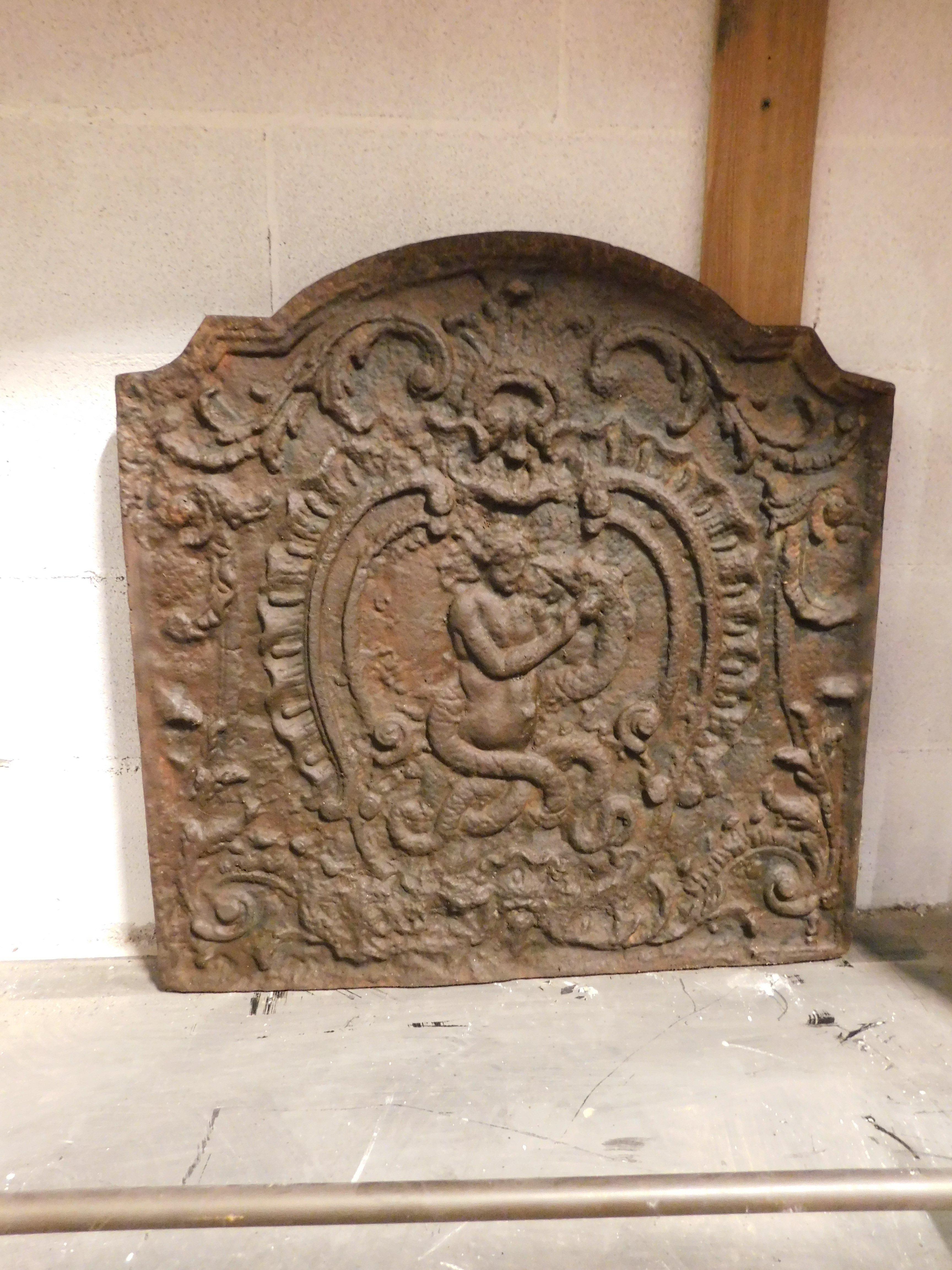 Richly carved cast iron fireplace backplate, 19th century, cm L 70 x H 70