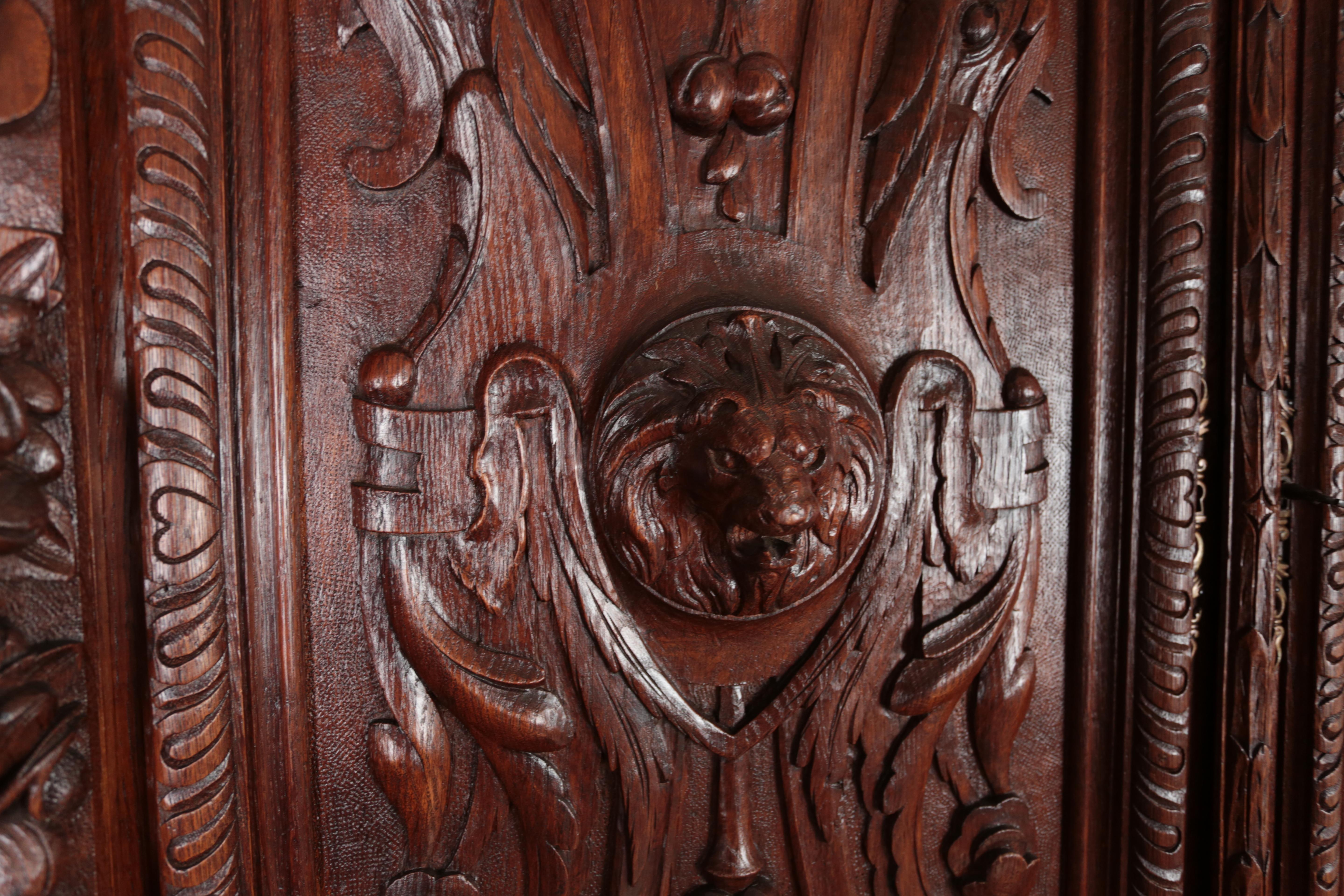 Late 19th Century Richly carved Neo-Renaissance solid oak cabinet For Sale