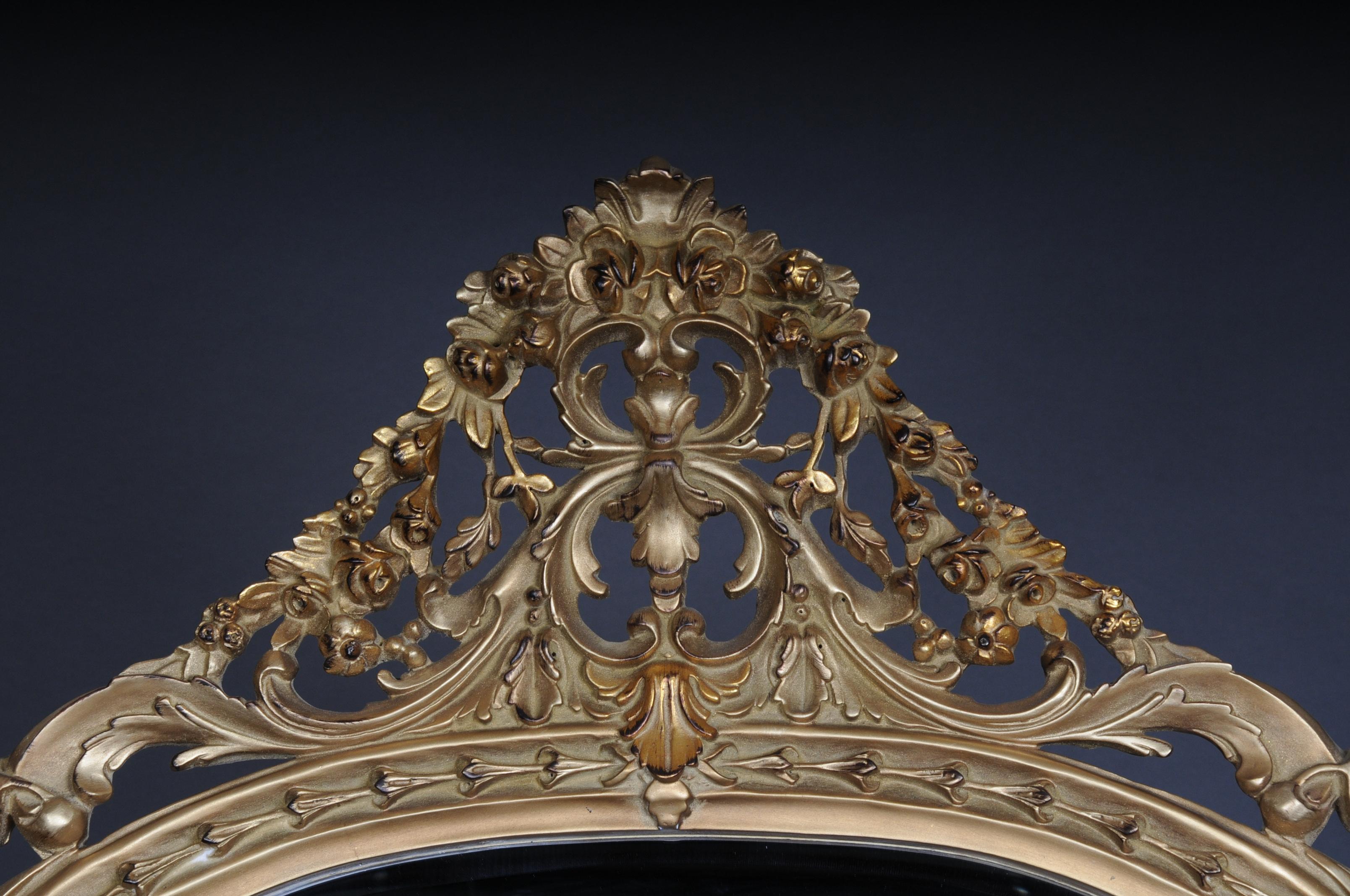 Sculpté à la main Miroir mural royal richement sculpté de style Louis XV en bois de hêtre en vente
