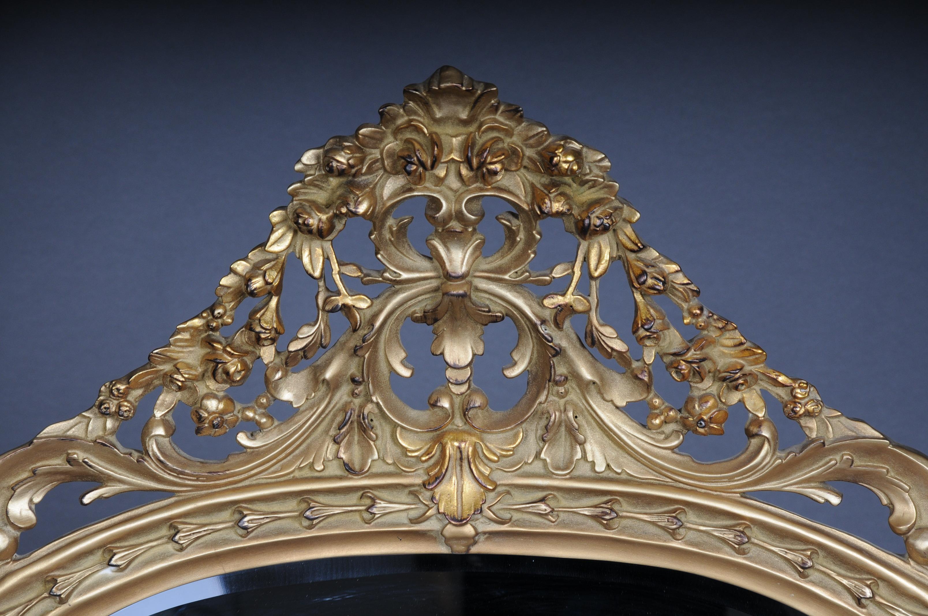 Richly Carved Royal Wall Mirror in Louis XV, Beech Wood In Good Condition For Sale In Berlin, DE