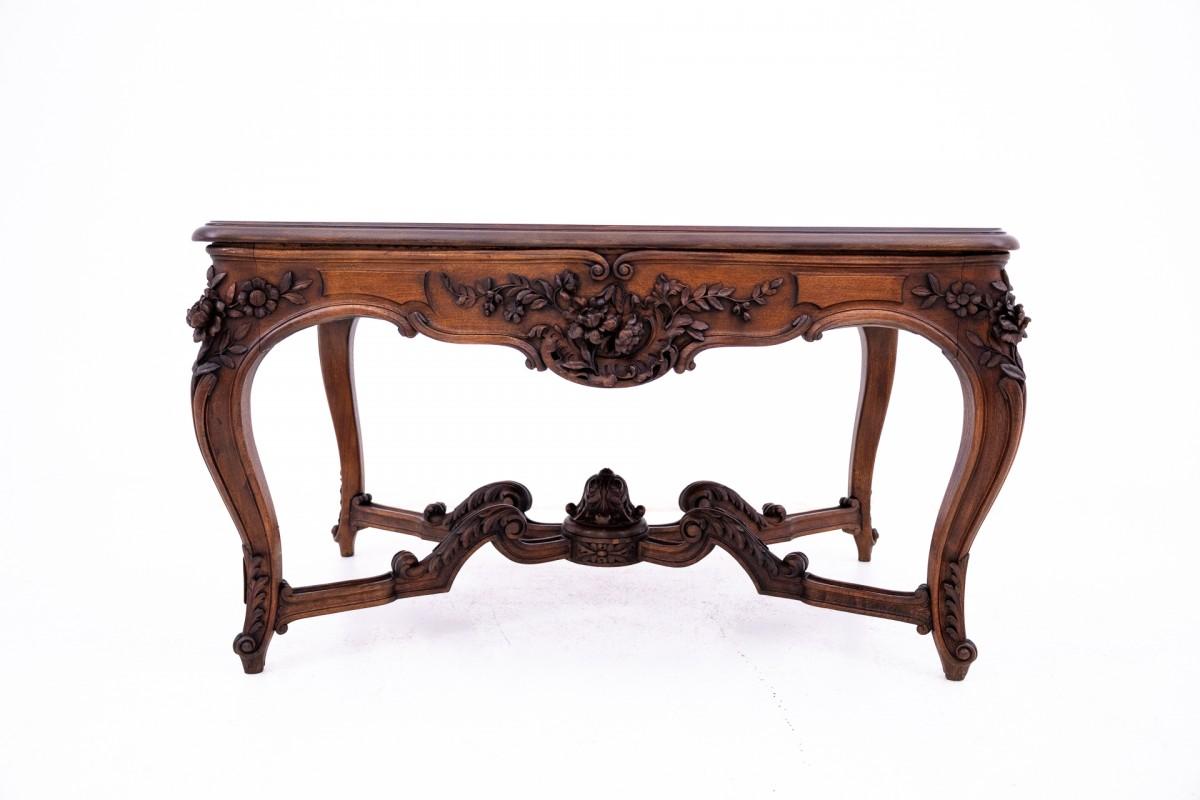 Table ancienne d'environ 1890, France.

Le mobilier est en très bon état.

Dimensions : hauteur 70 cm / longueur 132 cm / profondeur 76 cm