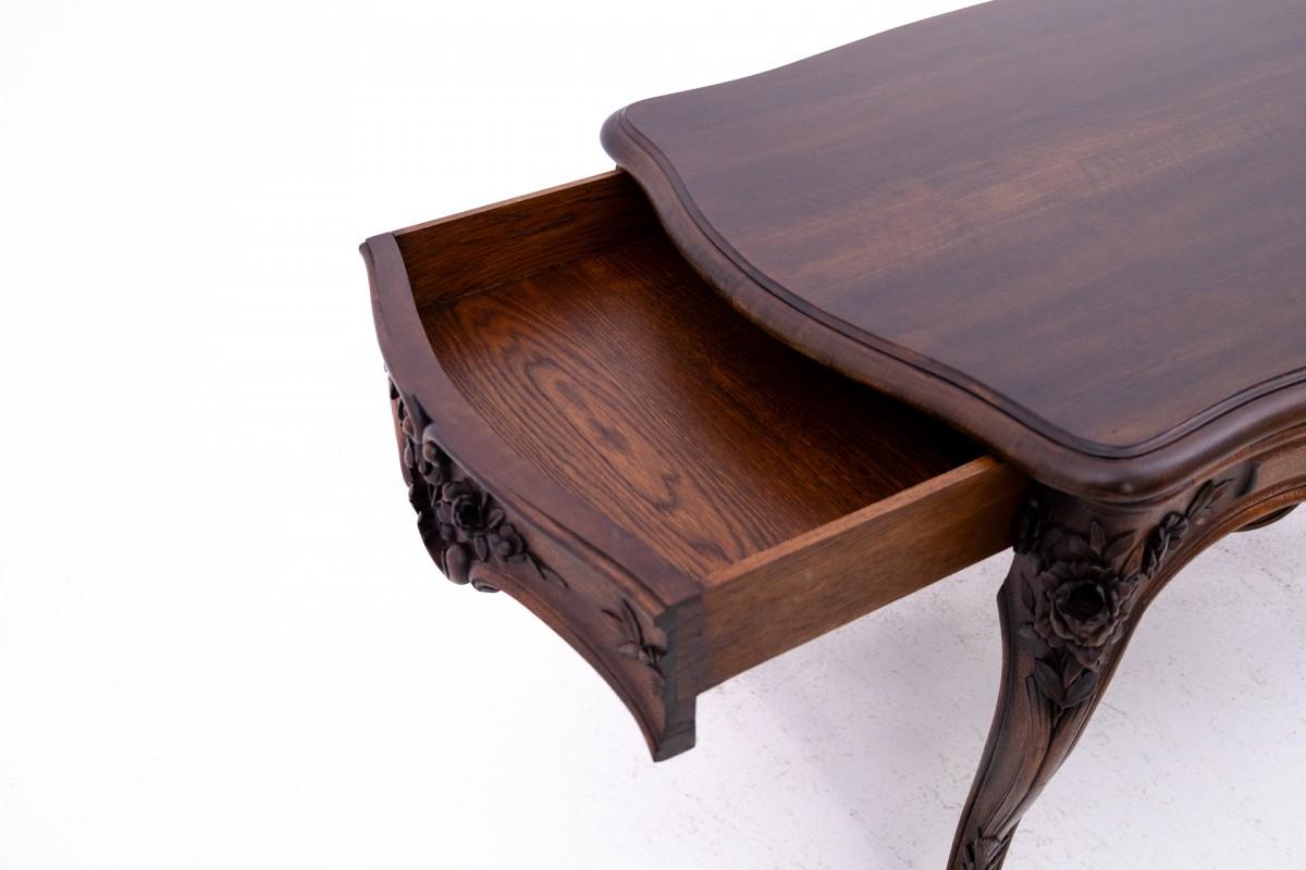 Français Table richement sculptée, France, fin du XIXe siècle. en vente