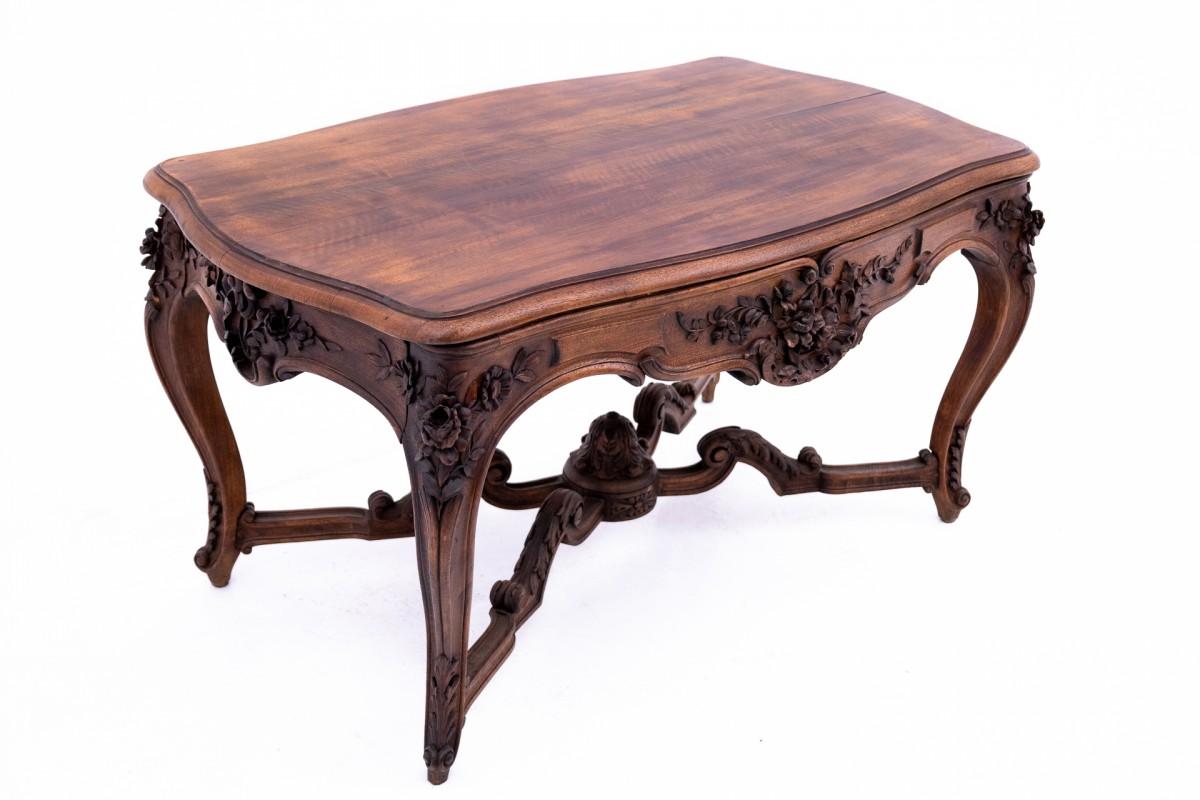Noyer Table richement sculptée, France, fin du XIXe siècle. en vente