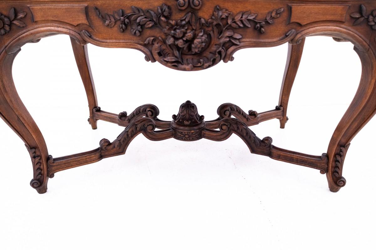 Table richement sculptée, France, fin du XIXe siècle. en vente 1