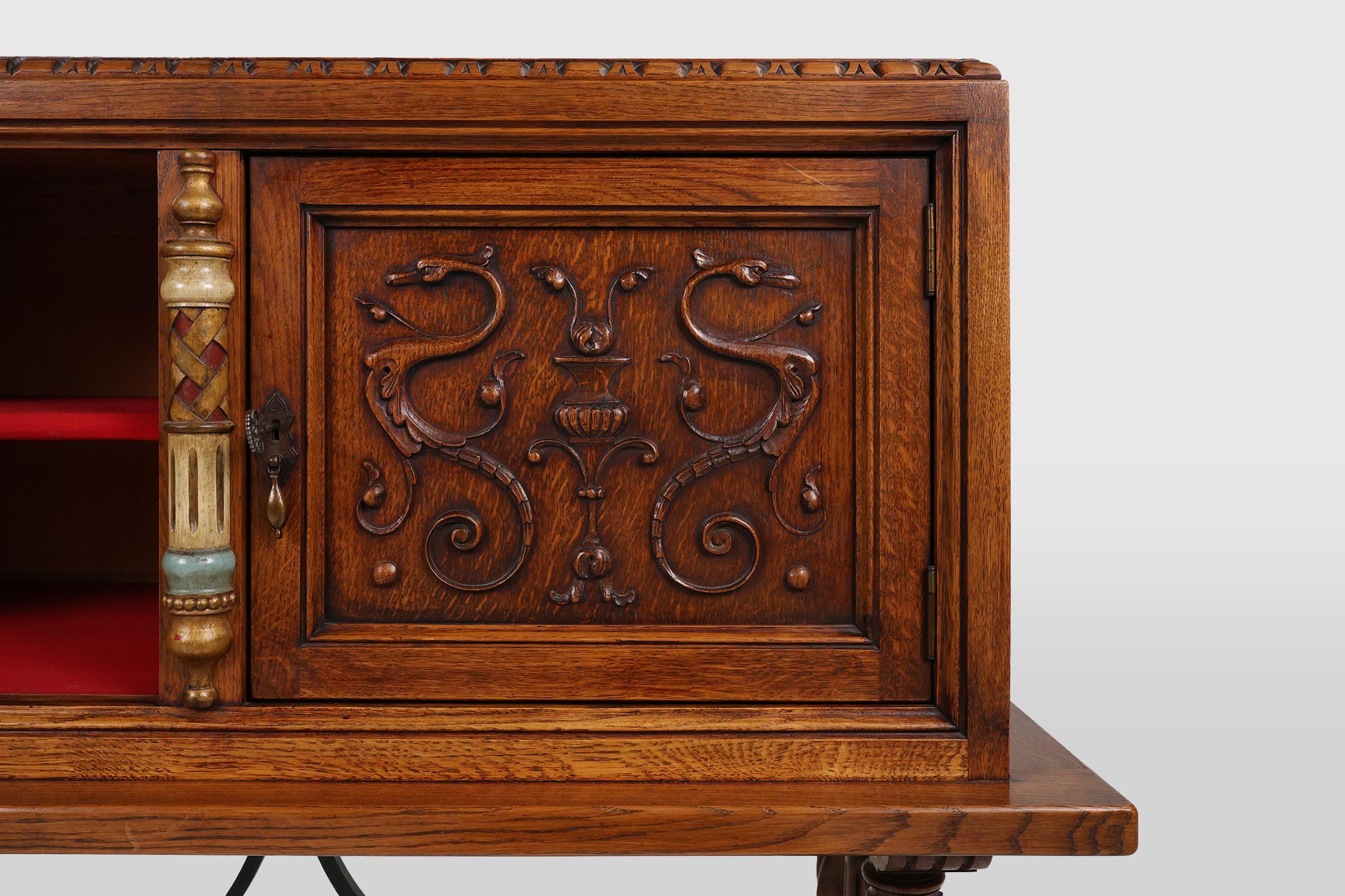 Espagnol Bar ou cabinet espagnol du 20e siècle richement décoré en chêne, vers 1950