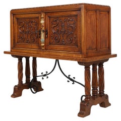 Bar ou cabinet espagnol du 20e siècle richement décoré en chêne, vers 1950