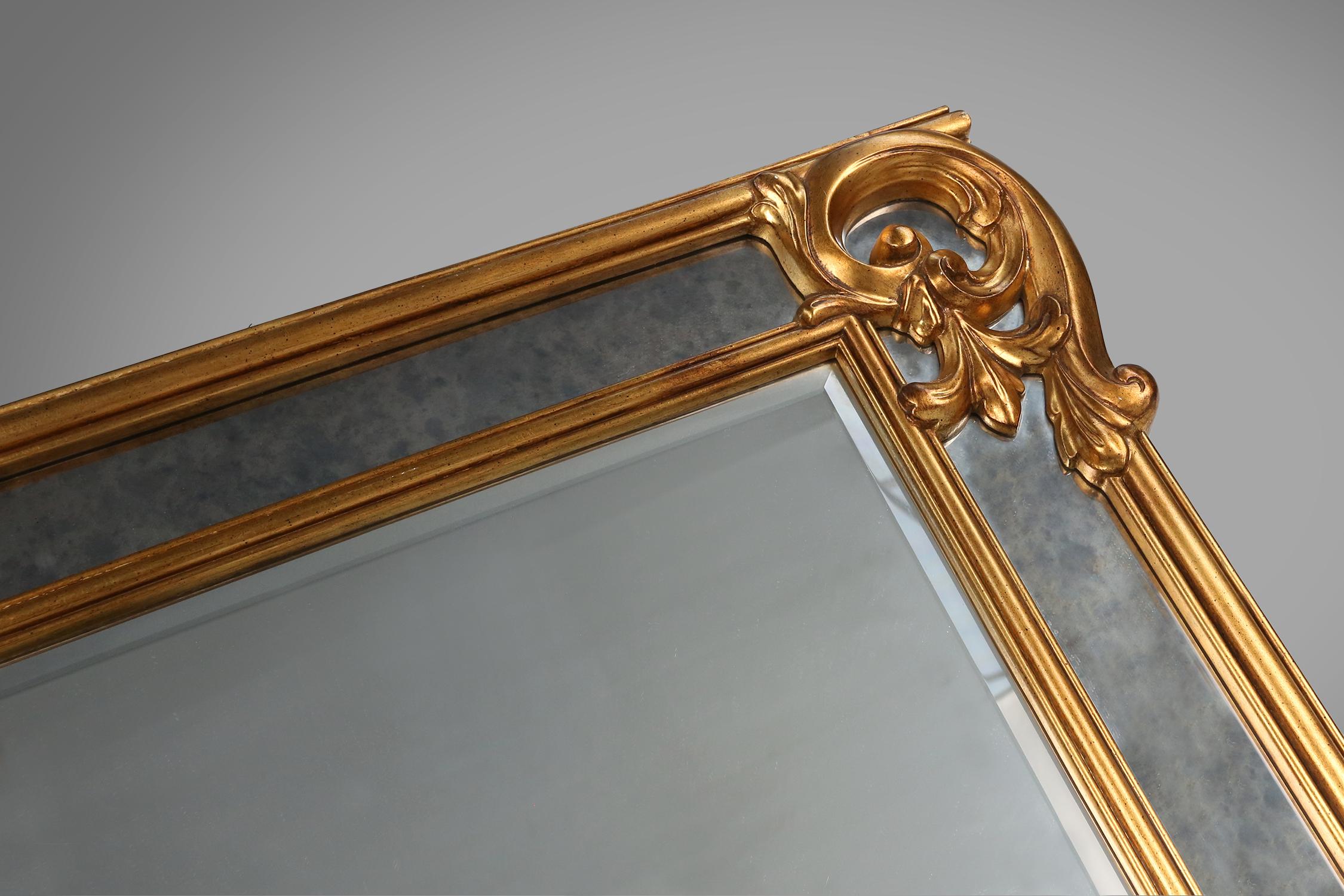 Richly decorated wall mirror in resin with golden ornaments and smoked mirror gl In Good Condition For Sale In Meulebeke, BE