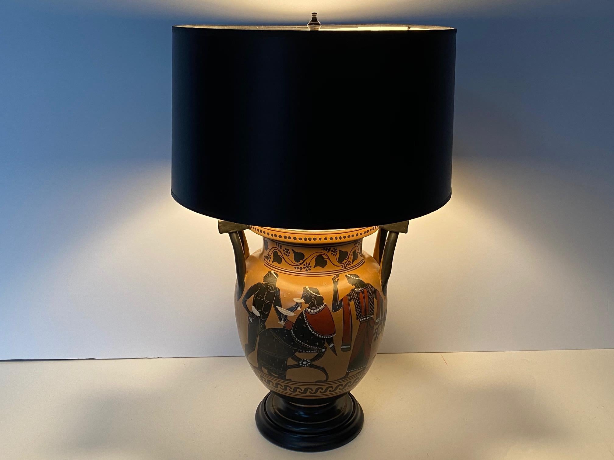 Griechische Vasenlampe im klassischen Stil, elegant und elegant im Zustand „Gut“ im Angebot in Hopewell, NJ