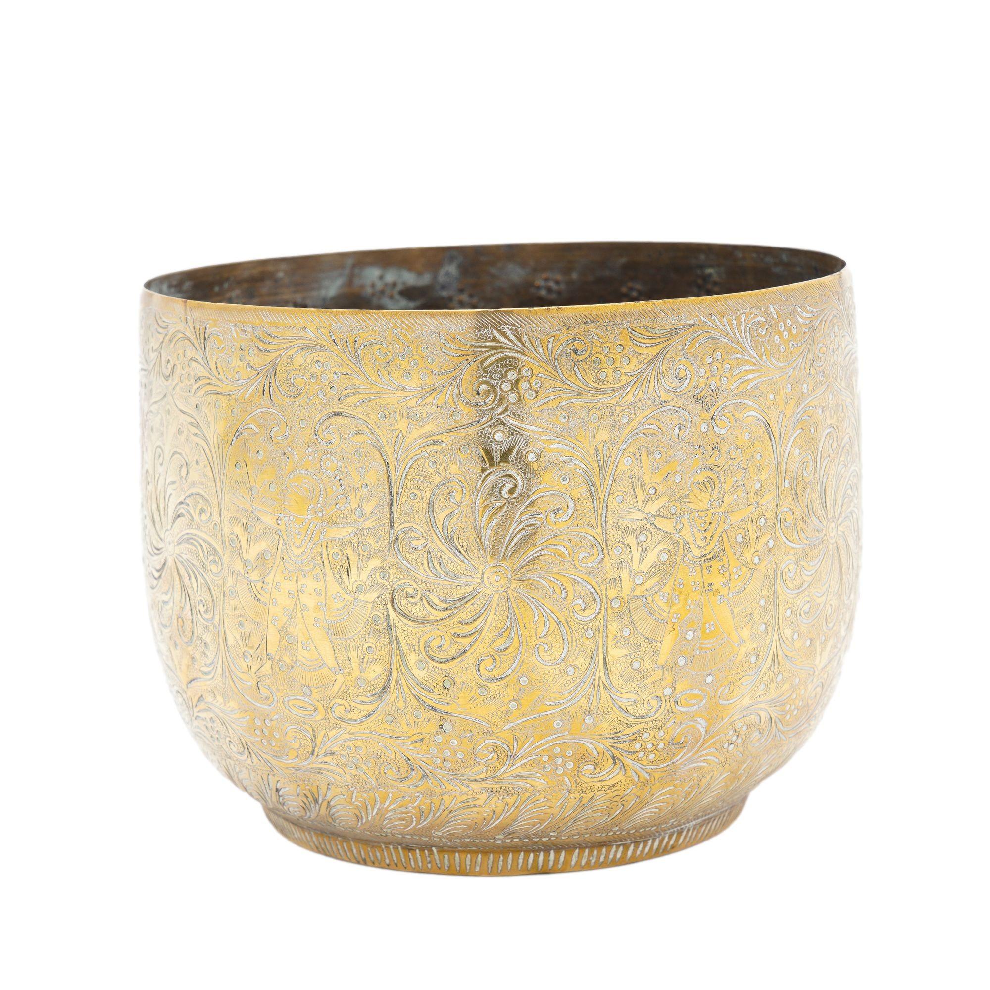 Richly engraved Persian brass cachepot / jardiniere, c. 1880-1900 In Good Condition In Kenilworth, IL