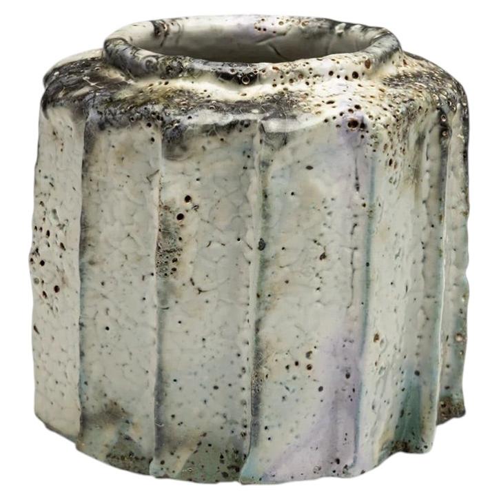 Vaso con taglio dalle ricche texture del ceramista danese Hans Vangsø