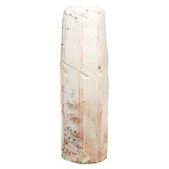 Vaso alto dalle ricche texture del ceramista danese Hans Vangsø