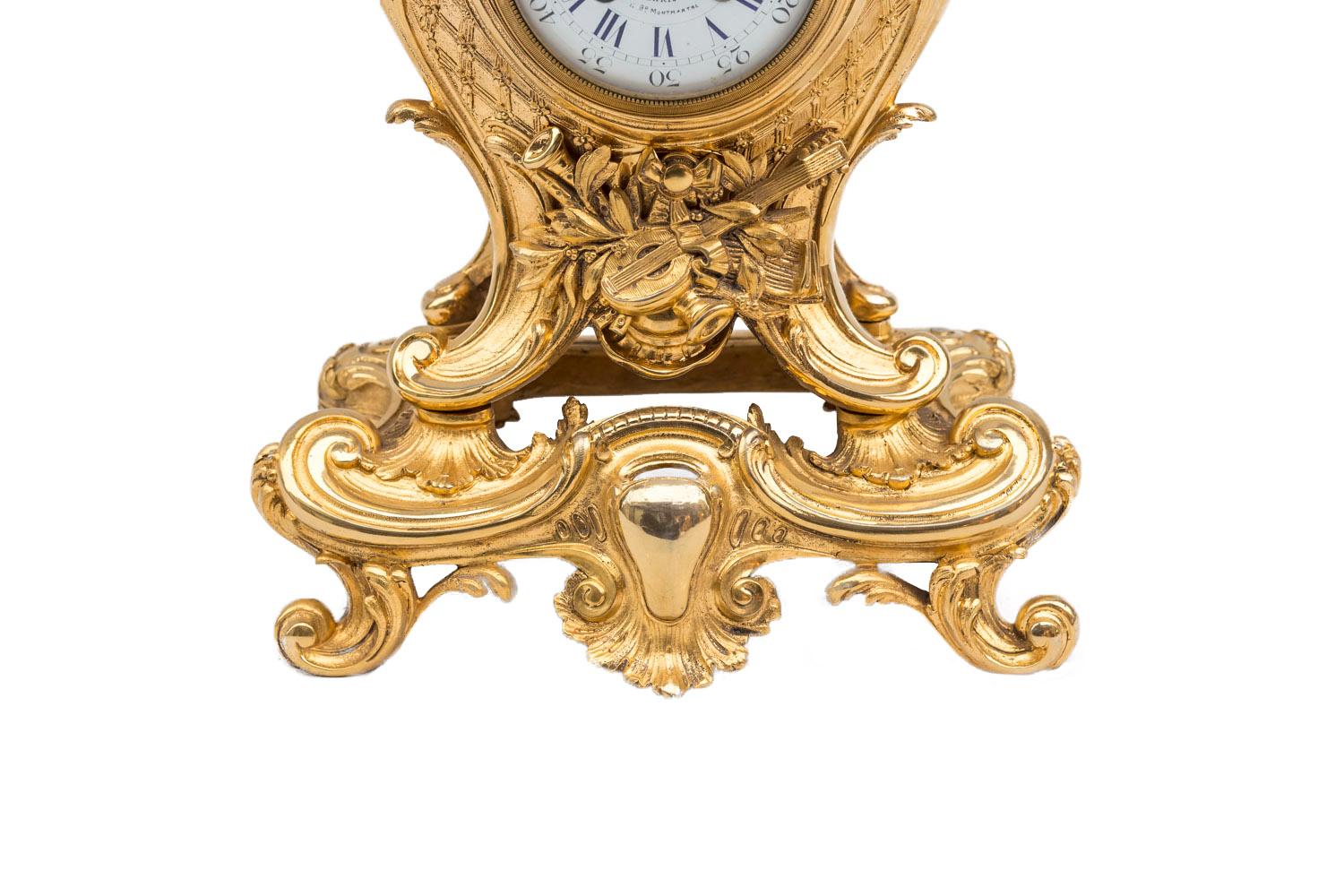 Richond, Rocaille Style Clock in Gilt Bronze, Before 1873 im Zustand „Gut“ in Saint-Ouen, FR