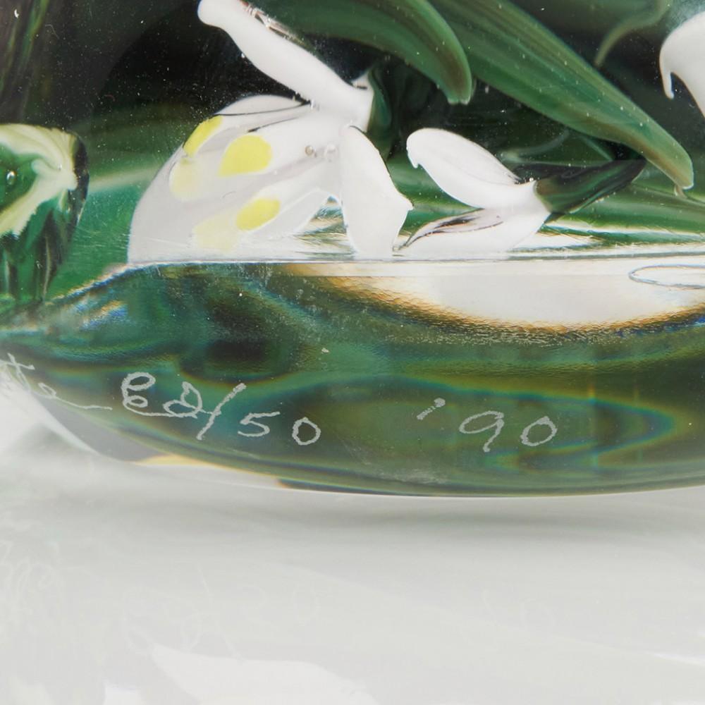 American Rick Ayotte Paperweight Depicting a Snow Bunting 1990 For Sale