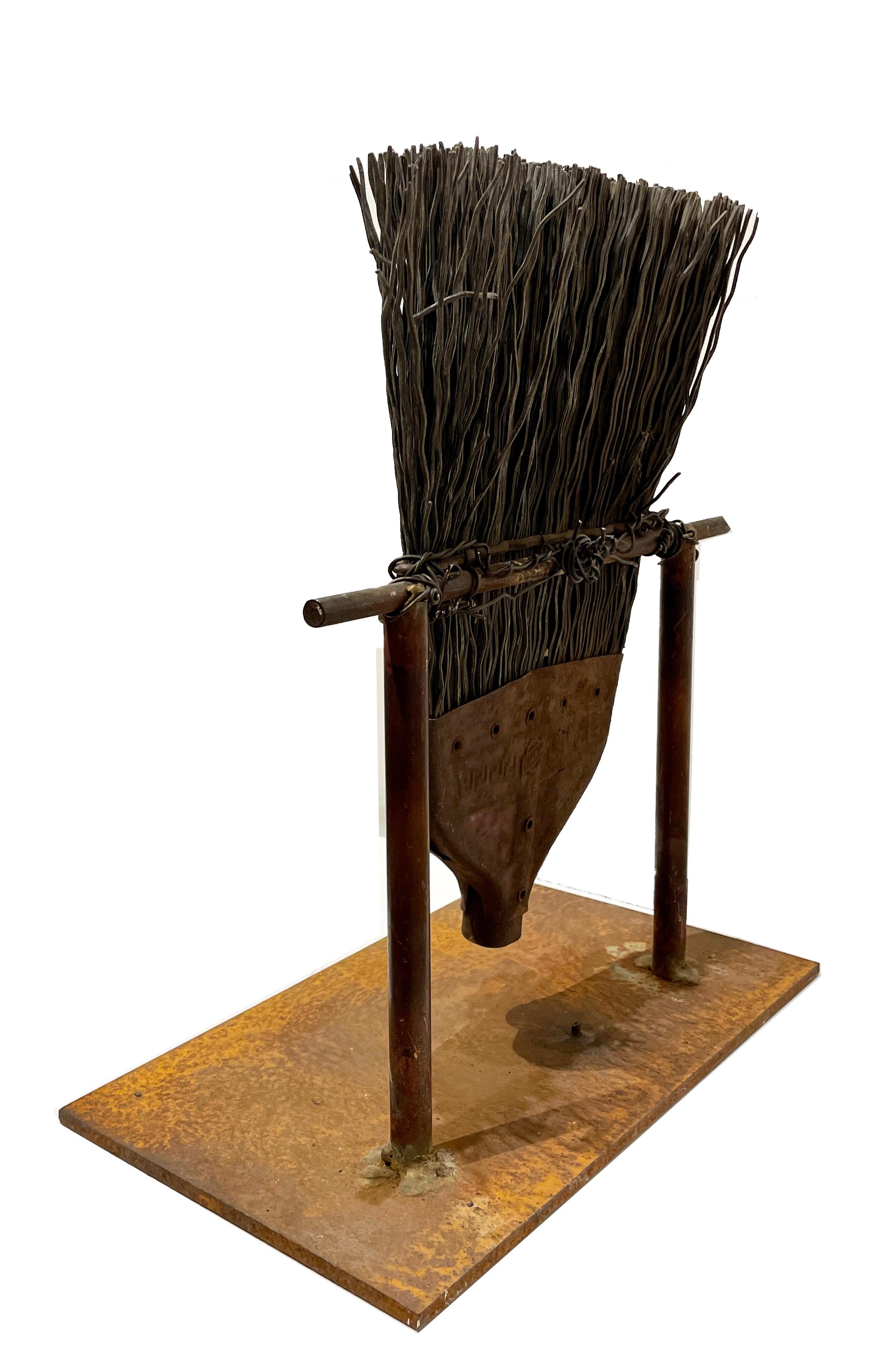 Orden de las Edades - Escultura de objetos encontrados con cepillo de cerdas gruesas y figura - Sculpture Contemporáneo de Rick Farrell