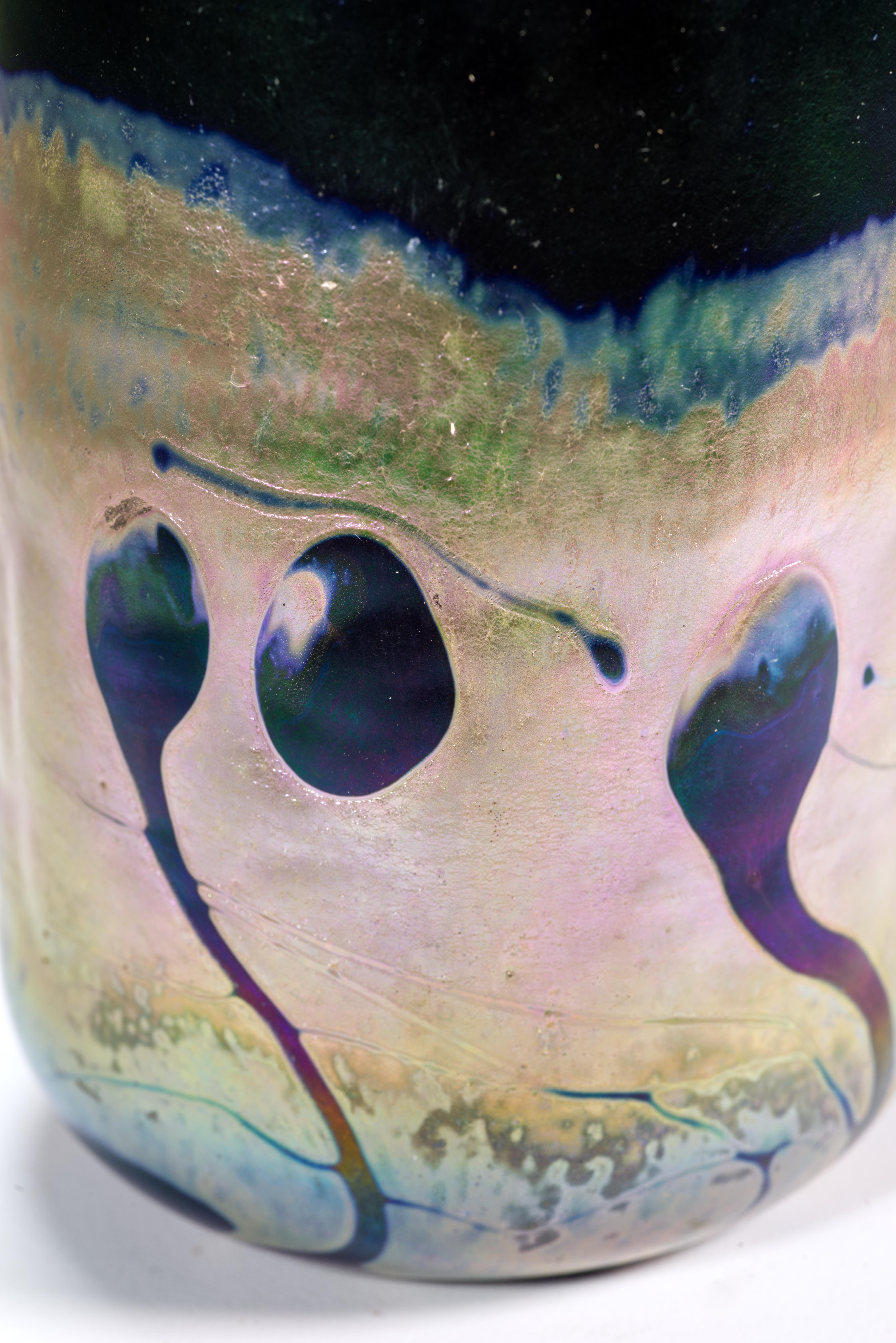 Vetro Vaso a bocciolo verde Art Deco di Rick Hunter, vetro artistico americano da studio in vendita