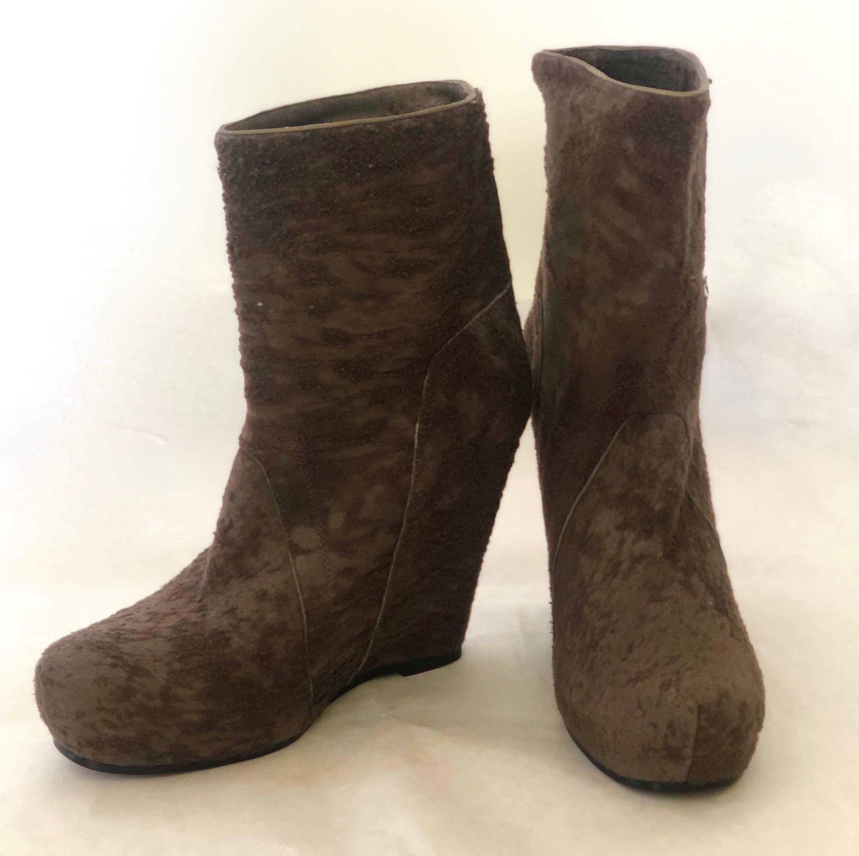 Make:  Rick Owens
Place of Manufacture:  Italy
Size:  39.5 EU / 9.5 US
Color:  Smokey Brown
Materials:  Raw textured cowhide with leather interior and sole
Condition: New and never worn outside of trying on the shoe in the store where