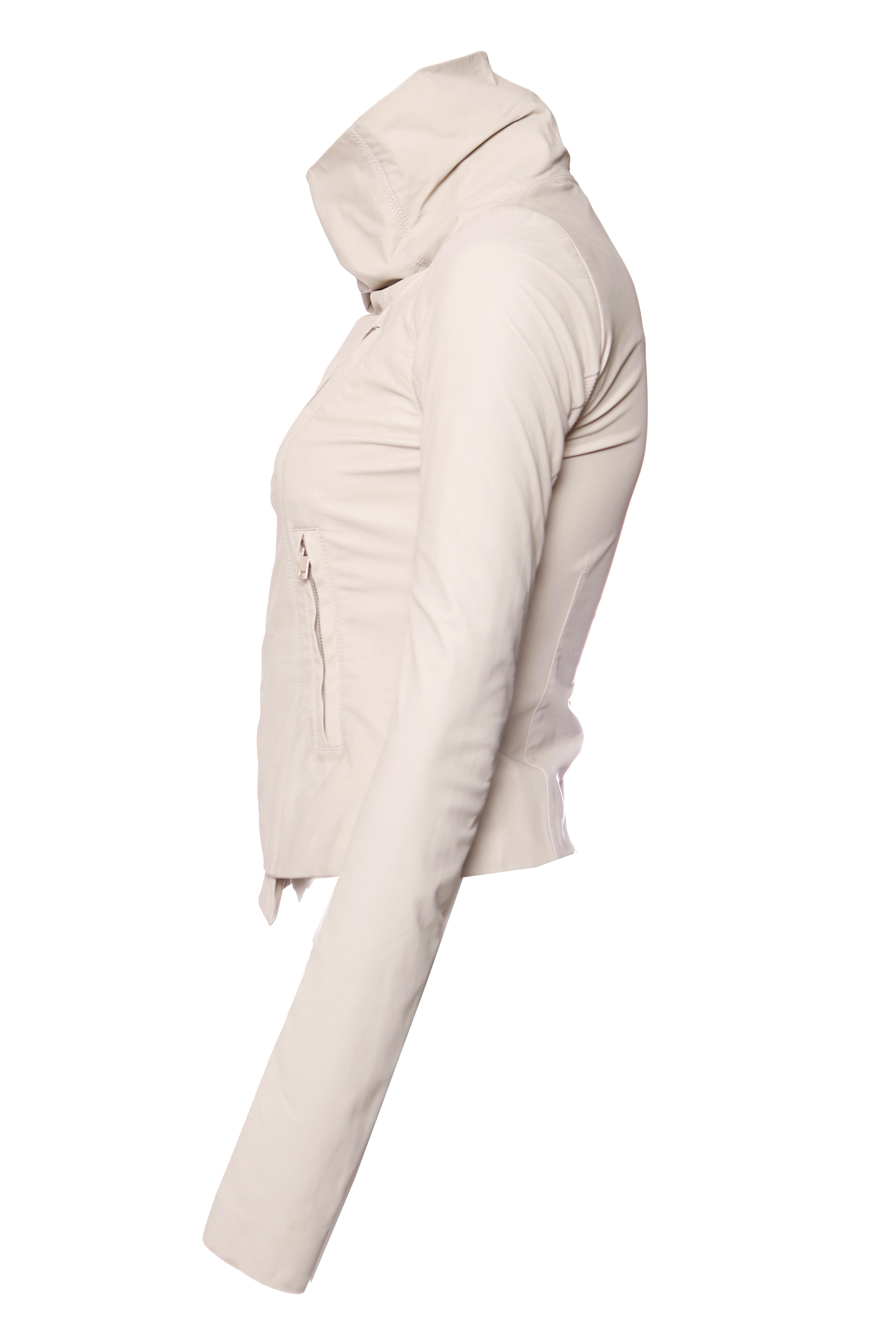 Rick Owens, Beige calf leather jacket in size IT38/XS. This product is new/has never been worn. This product should be worn fitted.

• CONDITION: new

• SIZE: IT38/XS

• MEASUREMENTS: length 50 cm, chest 40 cm, waist 37 cm, shoulder width 34