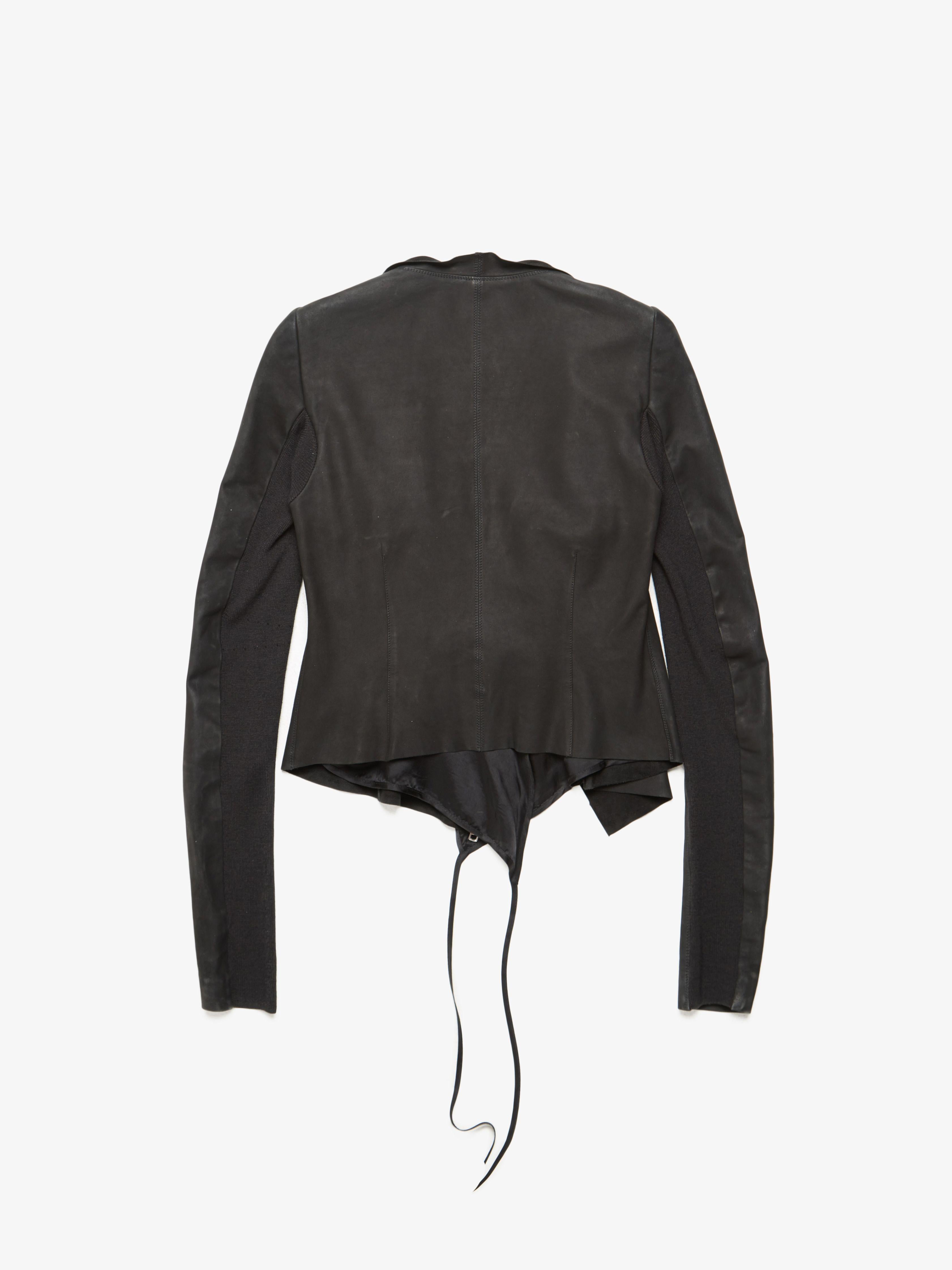 Rick Owens  Black Asymmetrical Zipped Leather Jacket
Size marked: 42
Condition: Gently used
Material: 100% Leather
Measurements: Shoulder to shoulder (cm) 38/ pit to pit (cm) 41/ Length (cm) 50/ sleeve (cm) 73/ waist (cm) 38
(76898)
