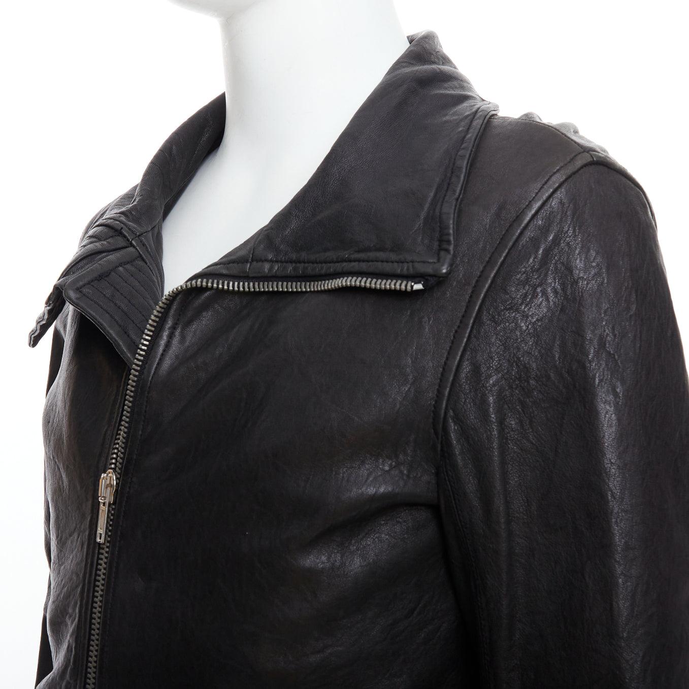 RICK OWENS black lambskin leather Olmar Mirta zip motorcycle jacket XS
Reference: PRWU/A00084
Brand: Rick Owens
Designer: Rick Owens
Material: Leather
Color: Black
Pattern: Solid
Closure: Zip
Lining: Black Fabric
Extra Details: Darted back.
Made in: