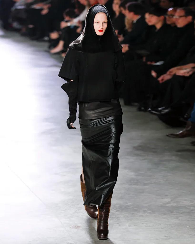 ▪ Marque : Rick Owens
▪ Directeur de la création : Rick Owens
Collectional : Automne-Hiver 2011
▪ Tissu : Laine, coton
▪ Taille : Petit
▪ Made in : Italie
Condit : Très bon
Mannequin : 183 cm / 6ft 

----------------

Lignes directrices pour