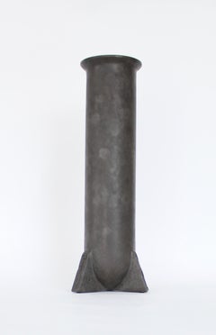 Rick Owens Vase urnette sculptural en bronze à patine nitrate