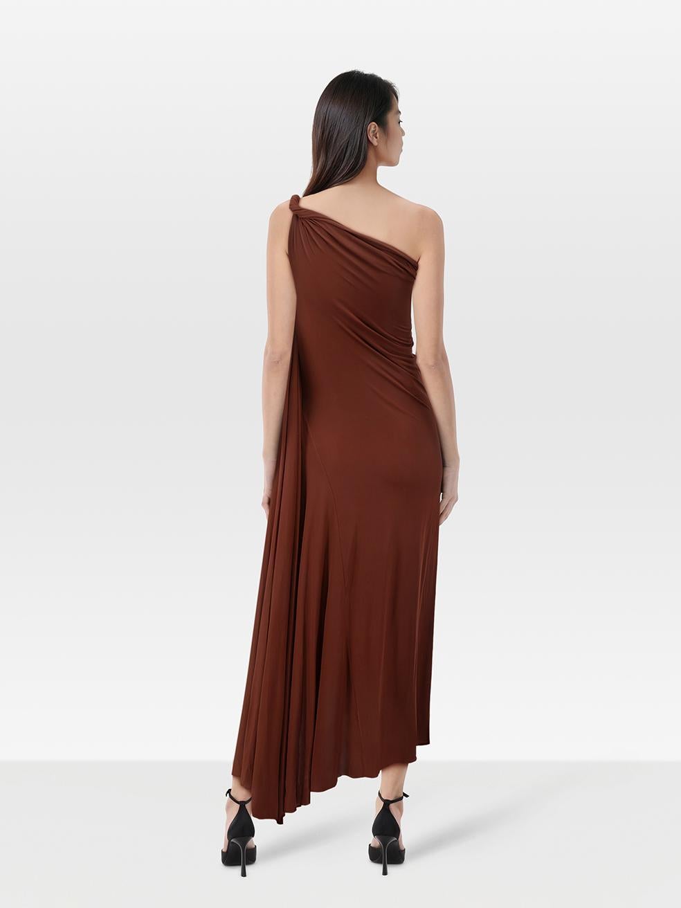 CONDIT ist sehr gut. Das Kleid weist nur minimale Gebrauchsspuren auf. Minimale Abnutzungserscheinungen an der oberen Vorderseite und am oberen Rücken, wo das Gewebe gezupft wird. Verfärbungen auf der Vorderseite und dem oberen Rücken dieses