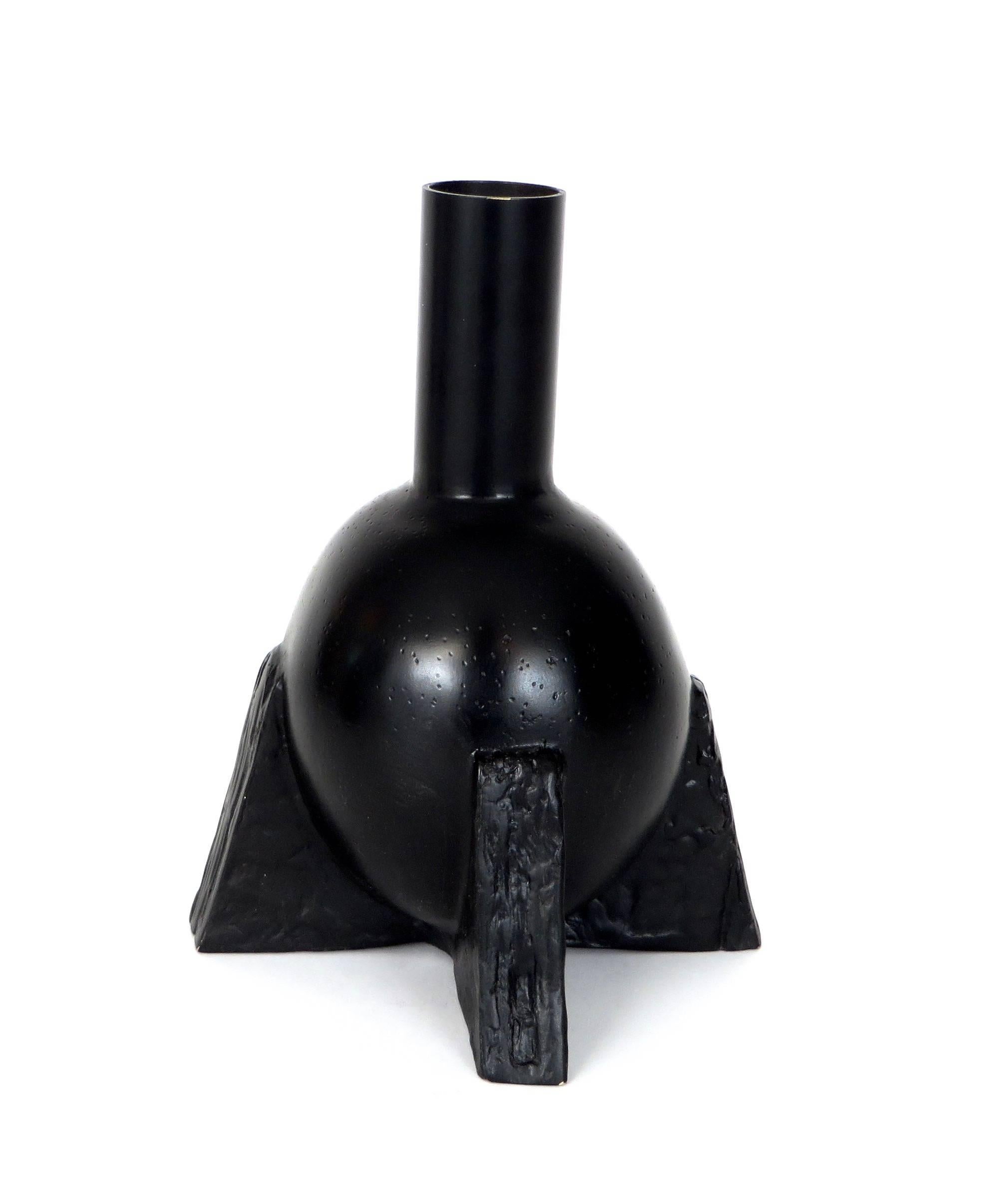 Rick Owens Jarrón de Bronce Fundido con Cuello de Pato Patinado Negro Firmado Rick Owens Francés en venta