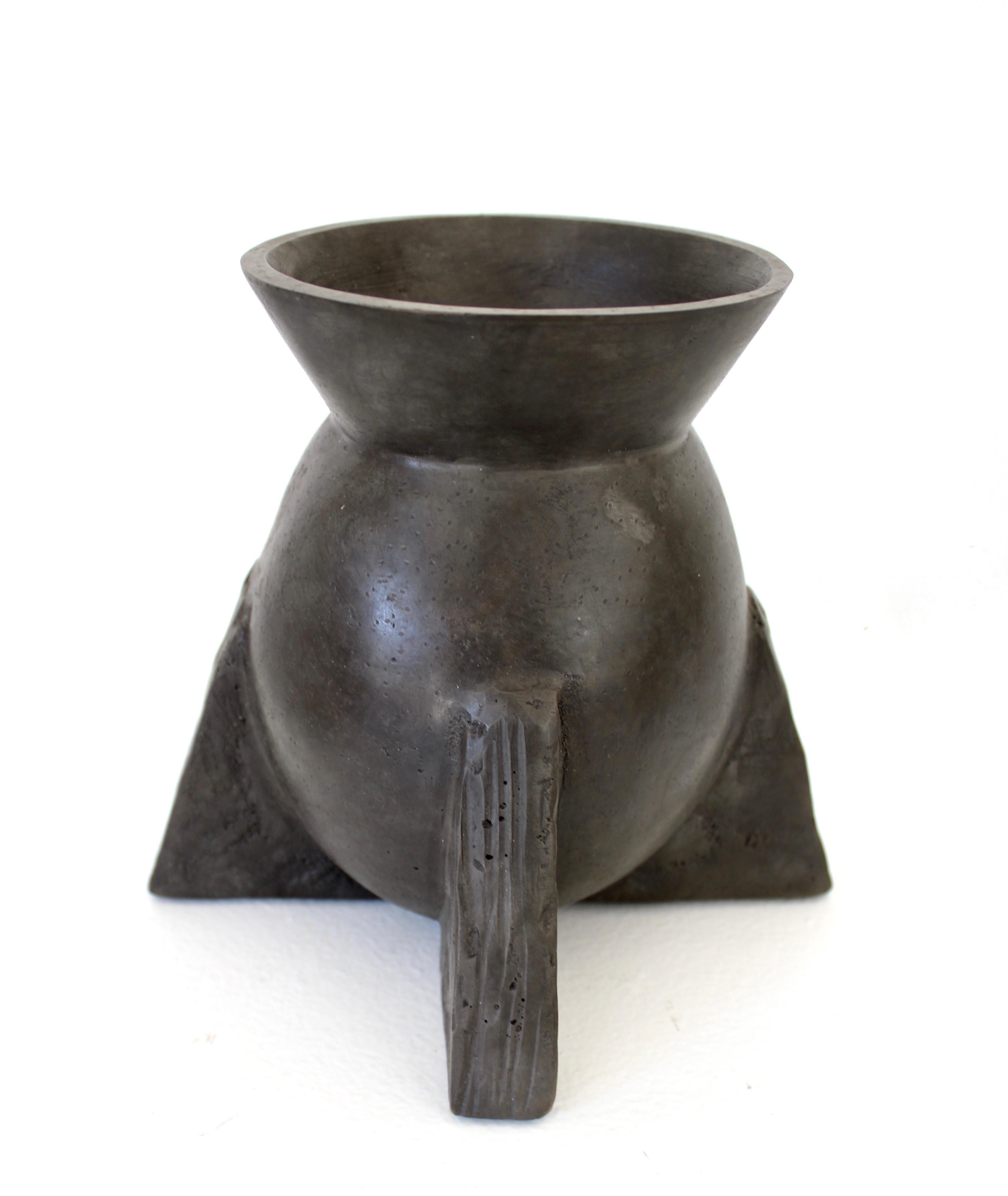 Moderne Rick Owens Vase Evase en bronze moulé patiné au nitrate en vente