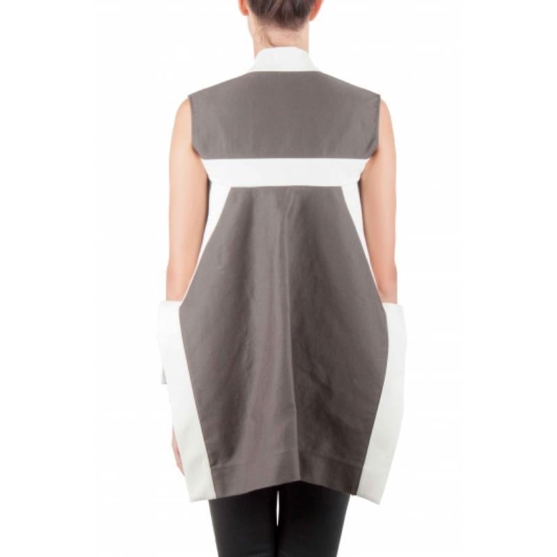 A stylish piece like this is not easy to find. Rick Owns has made this sleeveless cotton jacket in brown color. It features asymmetric hem which is the main highlight of this design and contrasting trims to complement it. Complete your look with the