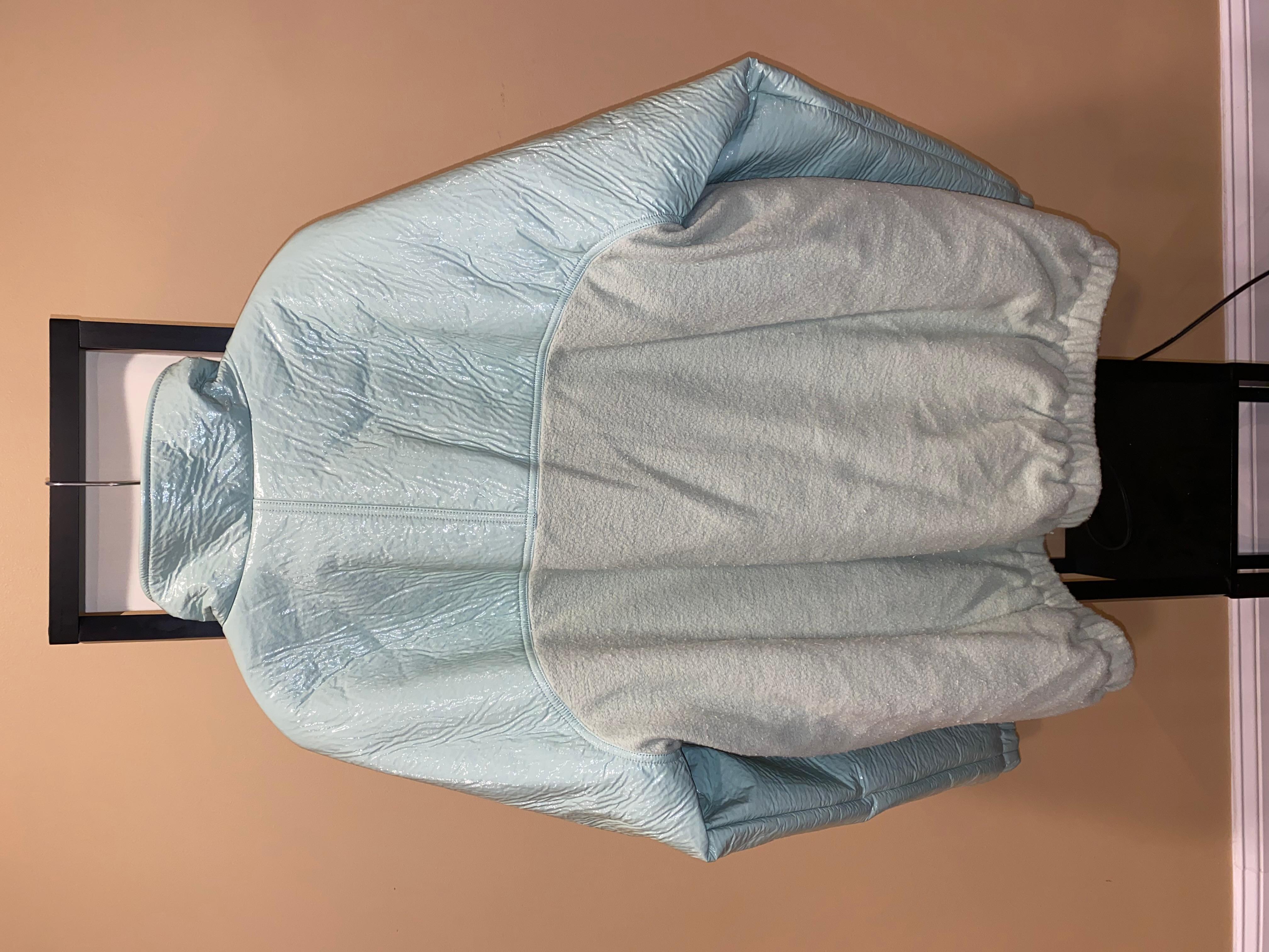 Rick Owen DRKSHDW FW20 PERFORMA PULLOVER WINDBREAKER Fleece Jacke
Größe Large
Bakterien Minze Farbe
Im Grunde brandneu. Tags enthalten. Nur anprobiert für ein Fotoshooting
Äußerst selten

Einzelhandel war $1757++