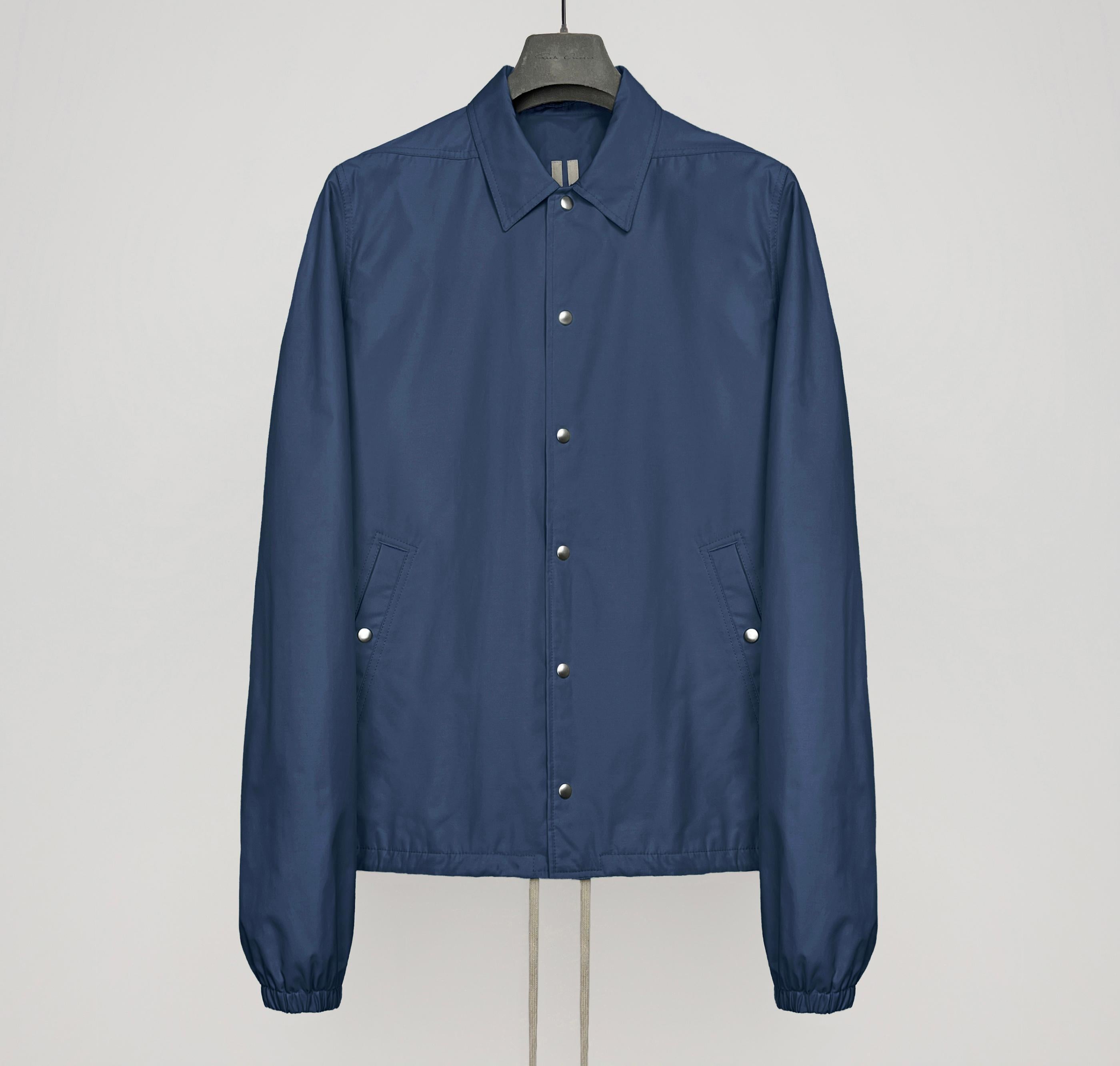 Nuovo con tag
Rick Owens DRKSHDW
giacca imbottita con bottoni a pressione

 

taglia S (vestibilità S.I.M.)
colore: muto
codice: DU20F1770-CN

 

composizione: 65% cotone + 35% nylon
fodera del corpo e delle tasche: 100% cotone
fodera delle maniche: