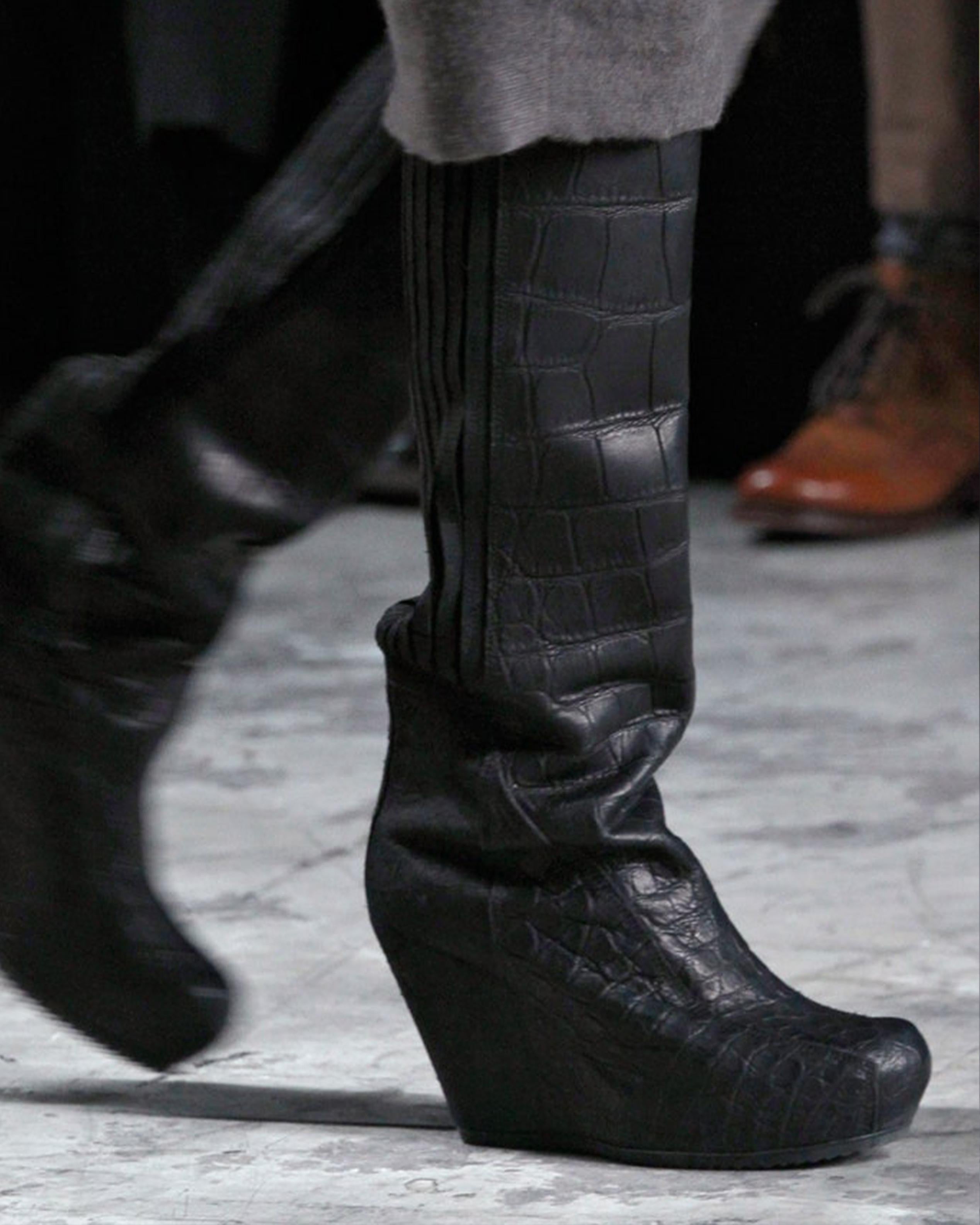 - Designed by Rick Owens
- Sold by Skof.Archive
- Fall Winter 2012 “MOUNTAIN” collection
- Features a bold croco-embossed texture
- High-quality exotic leather
- Made in Italy
- Materials: 100% Exotic Leather
- Size: 39EU
- Condition: Excellent