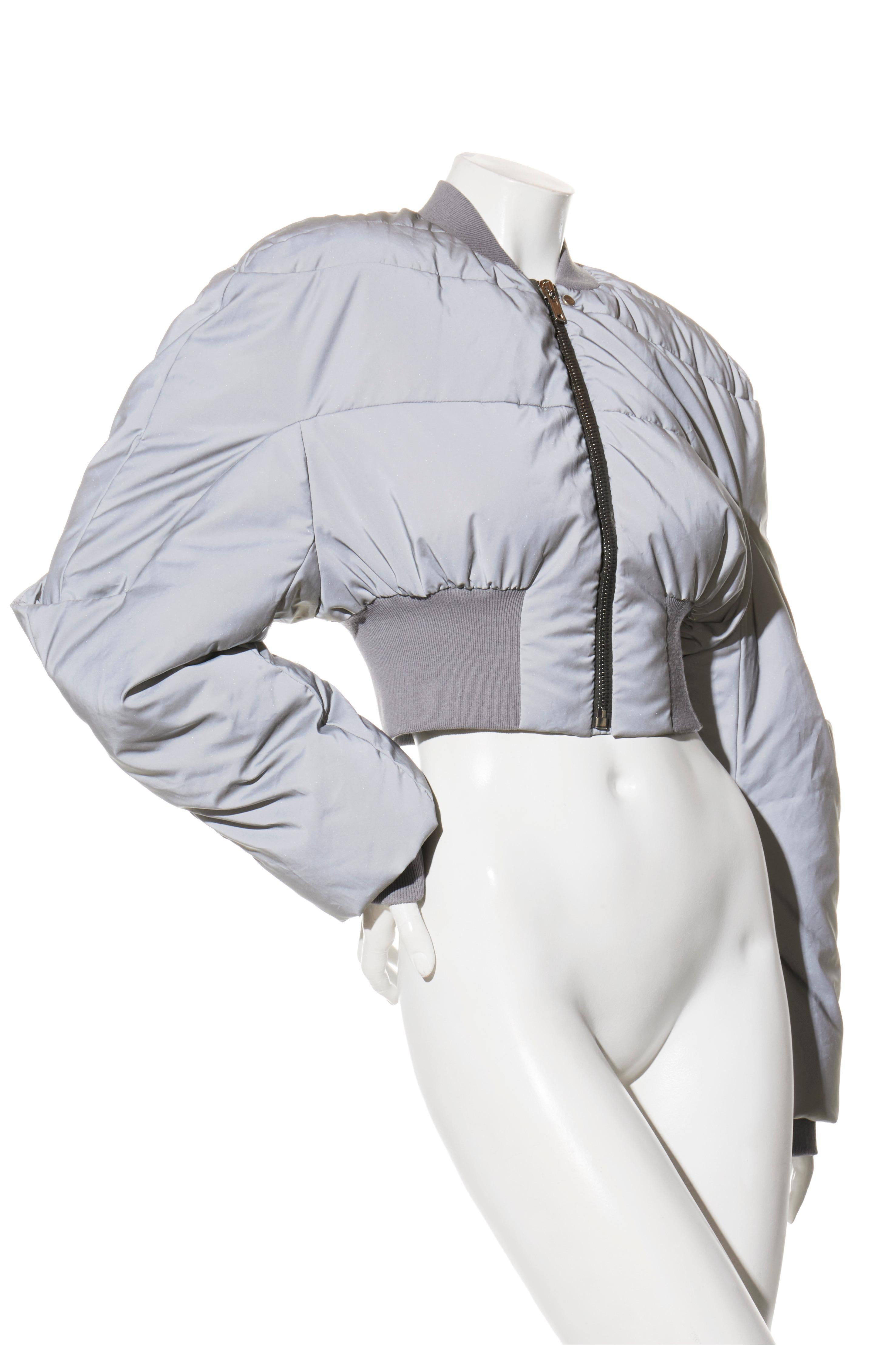 Rick Owens FW22 Strobe Cropped Puffer Bomber Jacket Grey Reflex, Size IT 42 / US 6

From Rick Owens’ Fall/Winter 2022 “Strobe” collection, this statement cropped puffer bomber jacket embodies the designer’s futuristic aesthetic and architectural