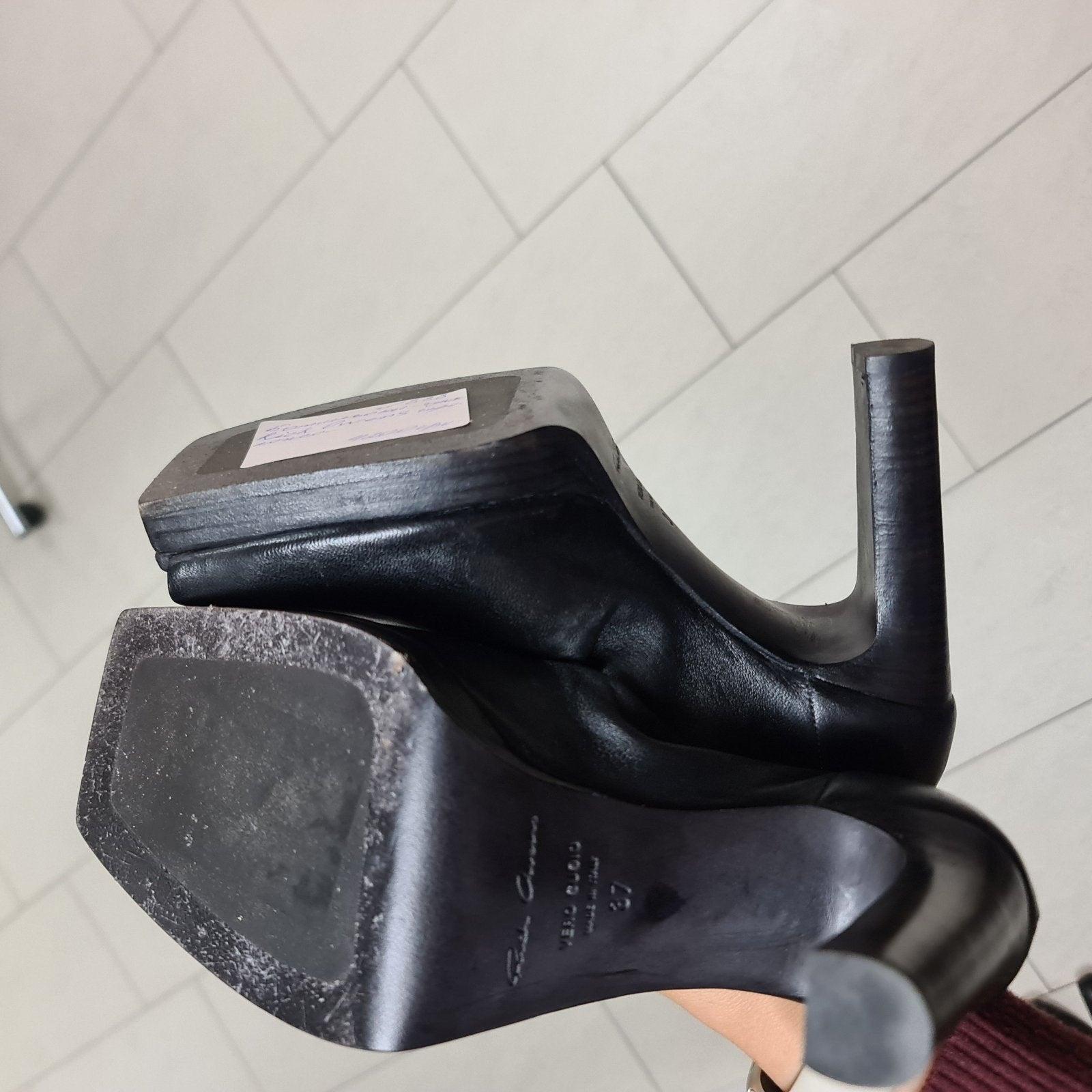 Stivaletti RICK Owens in pelle elasticizzata e arricciata - misura 37 in vendita 3