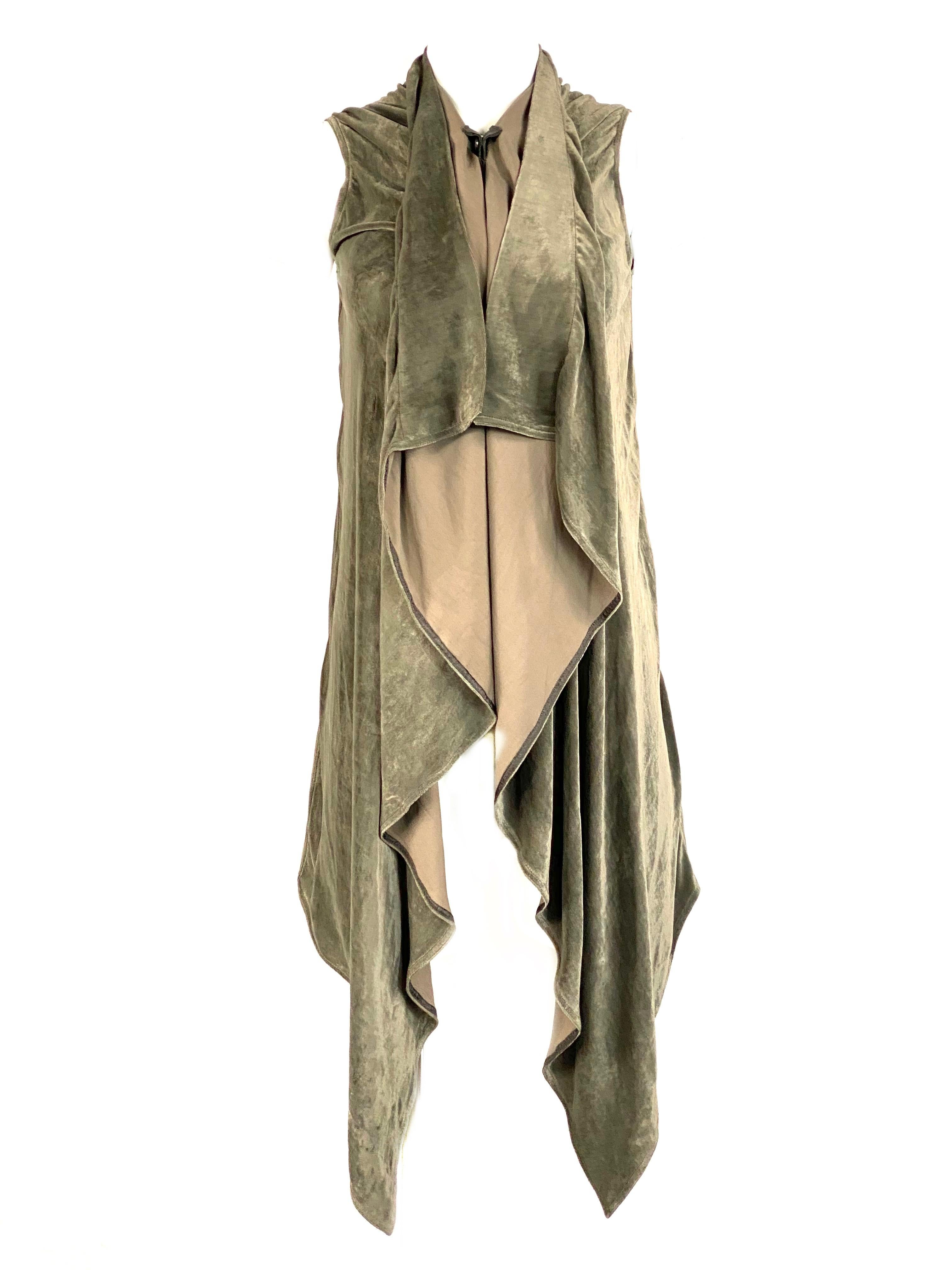 Rick Owens Green Olive Darkdust Velvet Vest Size 38Product details:
Size 38
Featuring front three click in metal buttons closure (please see the pictures for the details)
Long front measures 46”L
Short back measures 27”L
Made in Italy

