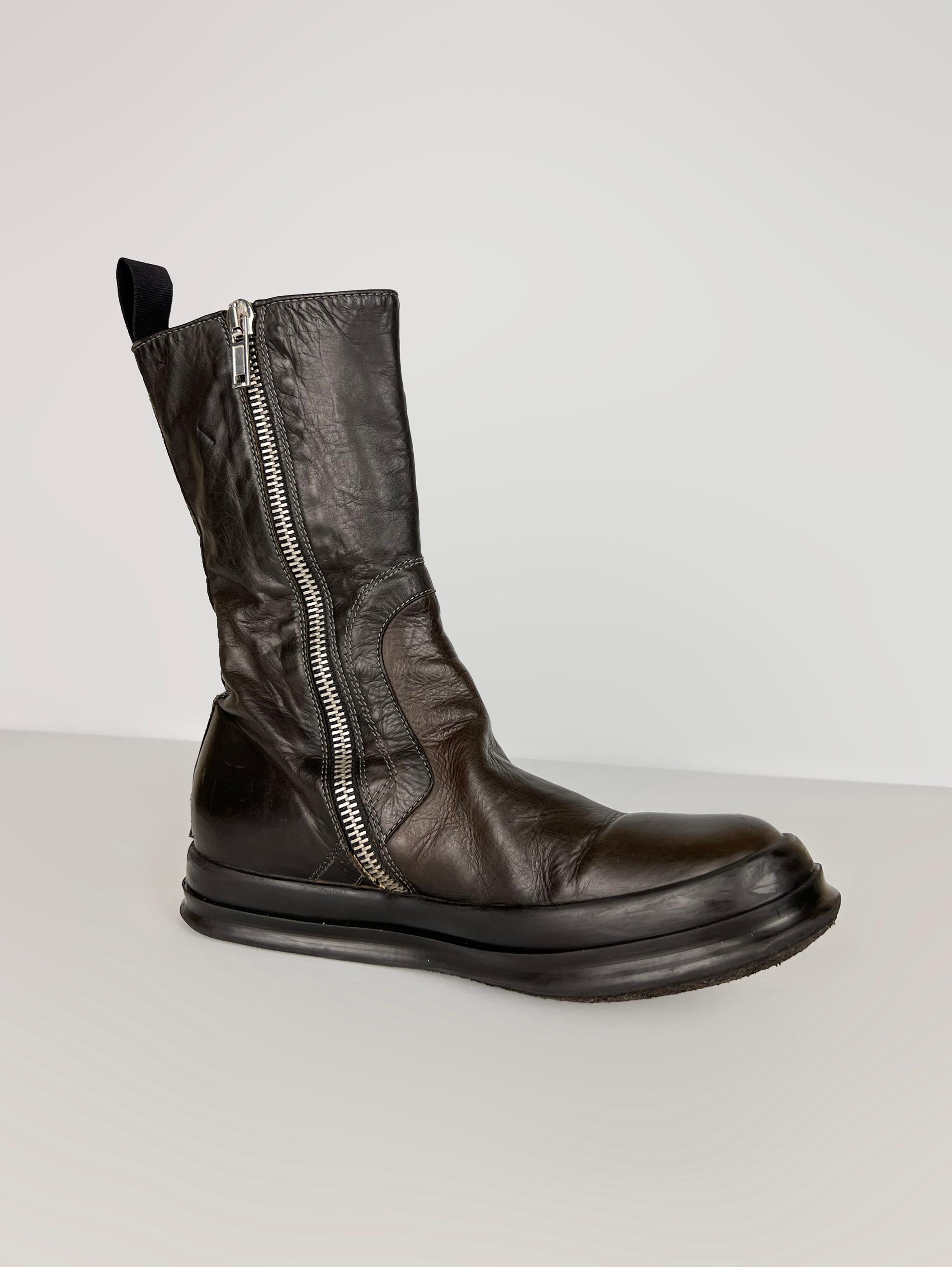 Rick Owens
leather basket creepers with staples
collection: ~ 2010/2011

 

size IT44 (fit more like IT43)
made in Italy
color: dark brown
code: RU 1876 /LR
condition: used, good

 

composition: leather/rubber/other materials
original box