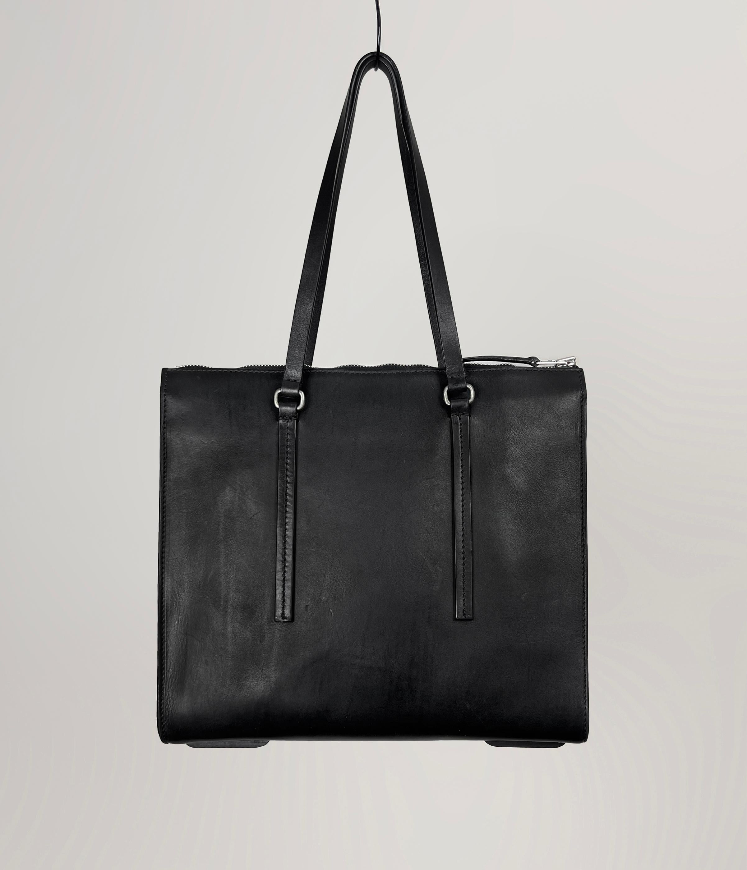 Rick Owens
leather Edith zipper tote bag

 

one size
unisex fit
color: black
condition: gently used

composition: real leather
lining: leather/suede

 

Measurements:
bag ~ 35 x 31 cm
width ~ 16 cm