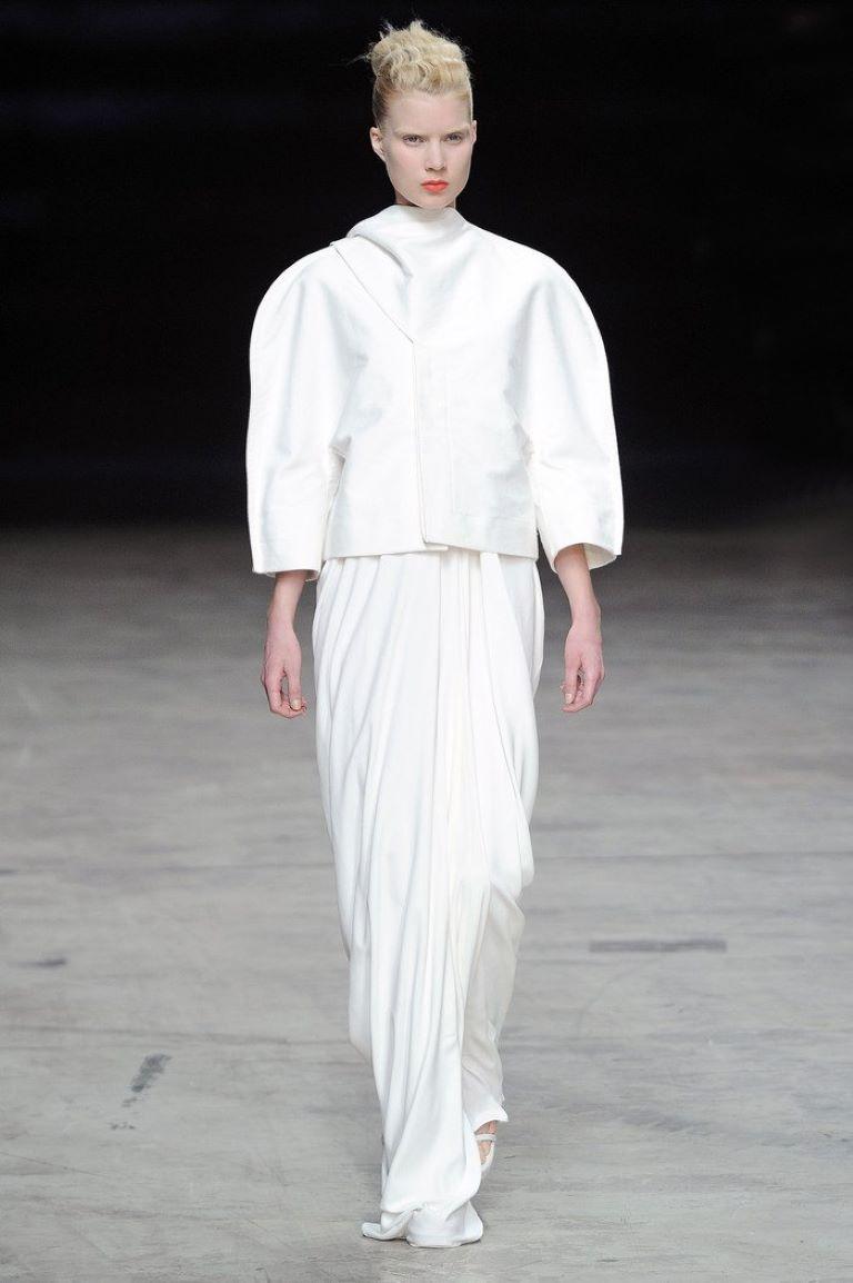 Gonna lunga in seta Rick Owens Naska SS12


Colore: Latte
Vita (minima): 66 cm / 25,98 pollici
Cintura (Maximum): 90 cm / 35,43 pollici

taglia 40
Paese di produzione: Italia

Le condizioni sono eccellenti, ma potrebbero esserci piccoli ganci o