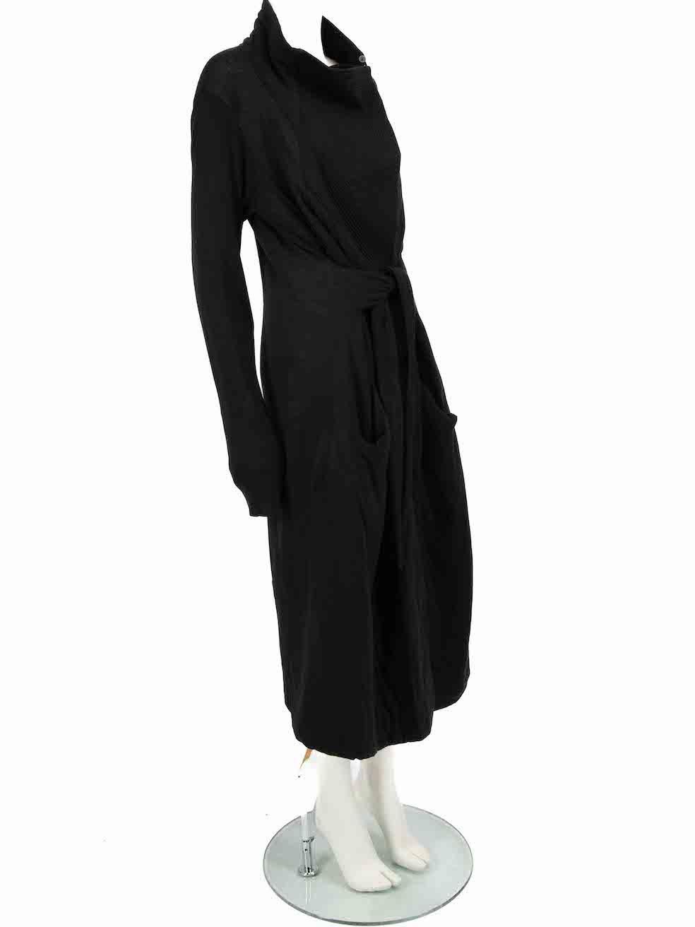CONDITION is Very good. Minimal wear to coat is evident. Minimal wear to the right shoulder with small hole and the right sleeve cuff has slight pilling on this used Rick Owens Lillies designer resale item.
 
Details
Black
Wool
Long coat
Tie belted