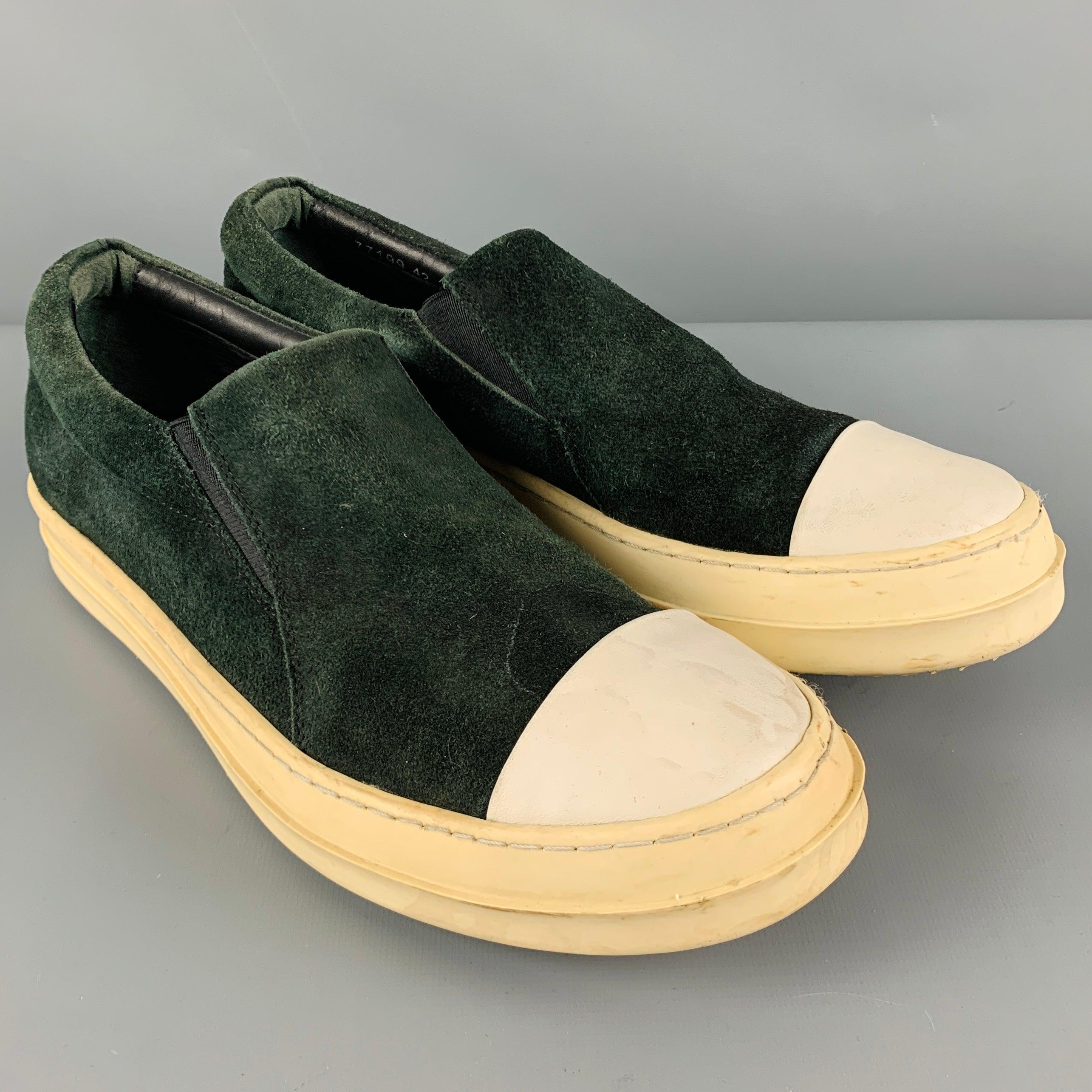 RICK OWENS sneakers
in a green suede leather fabric featuring a slip on style and white rubber sole. Made in Italy.Good Pre-Owned Condition. Moderate signs of wear and marks, as is. Please check photos. 

Marked:   77199 42Outsole: 11 inches  x 4