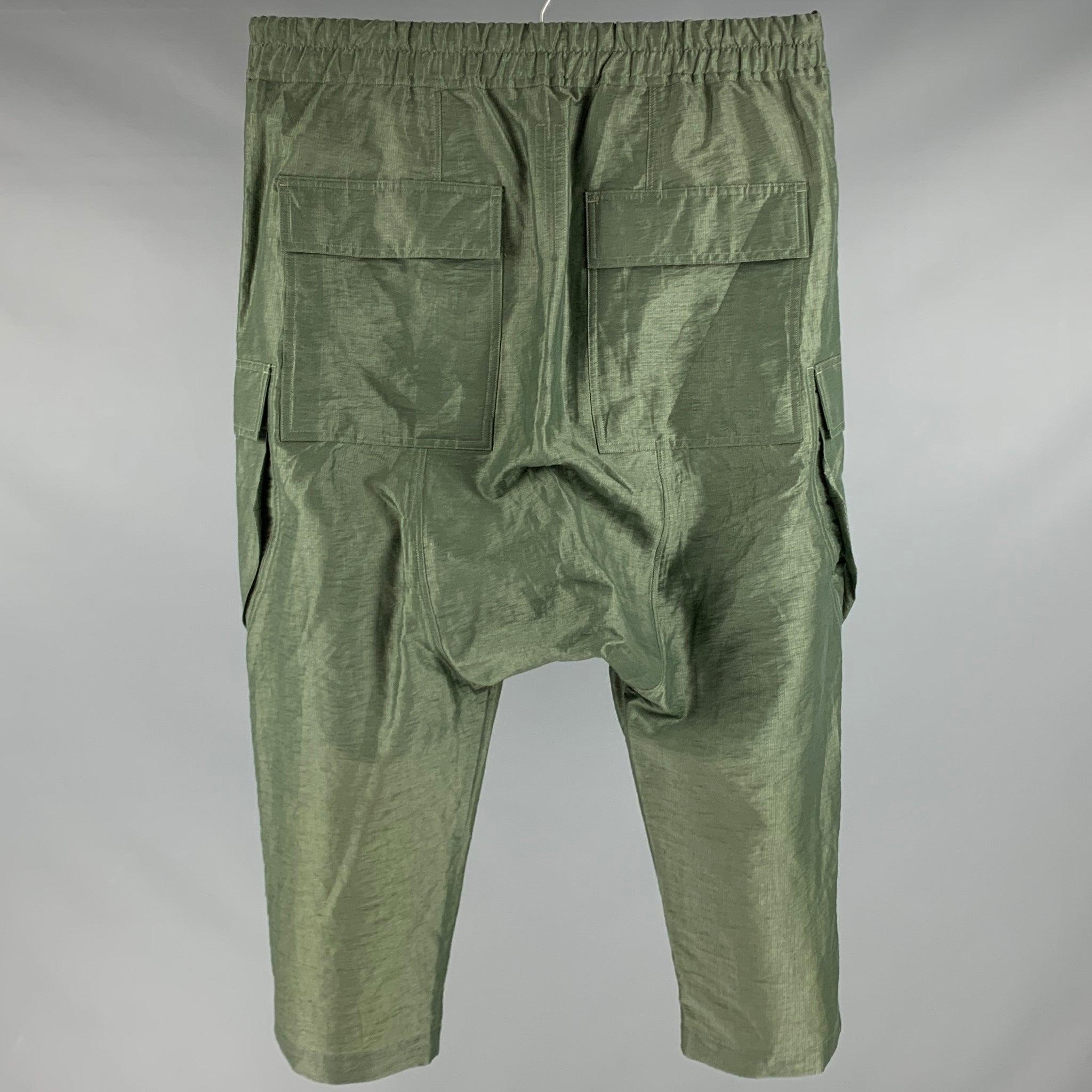 RICK OWENS SS 2023 casual pants
in a moss green linen nylon blend fabric featuring a drop-crotch style, large pockets, drawstring waist, and a button fly closure. Made in Italy.Very Good Pre-Owned Condition. Minor pilling. 

Marked:   IT 50