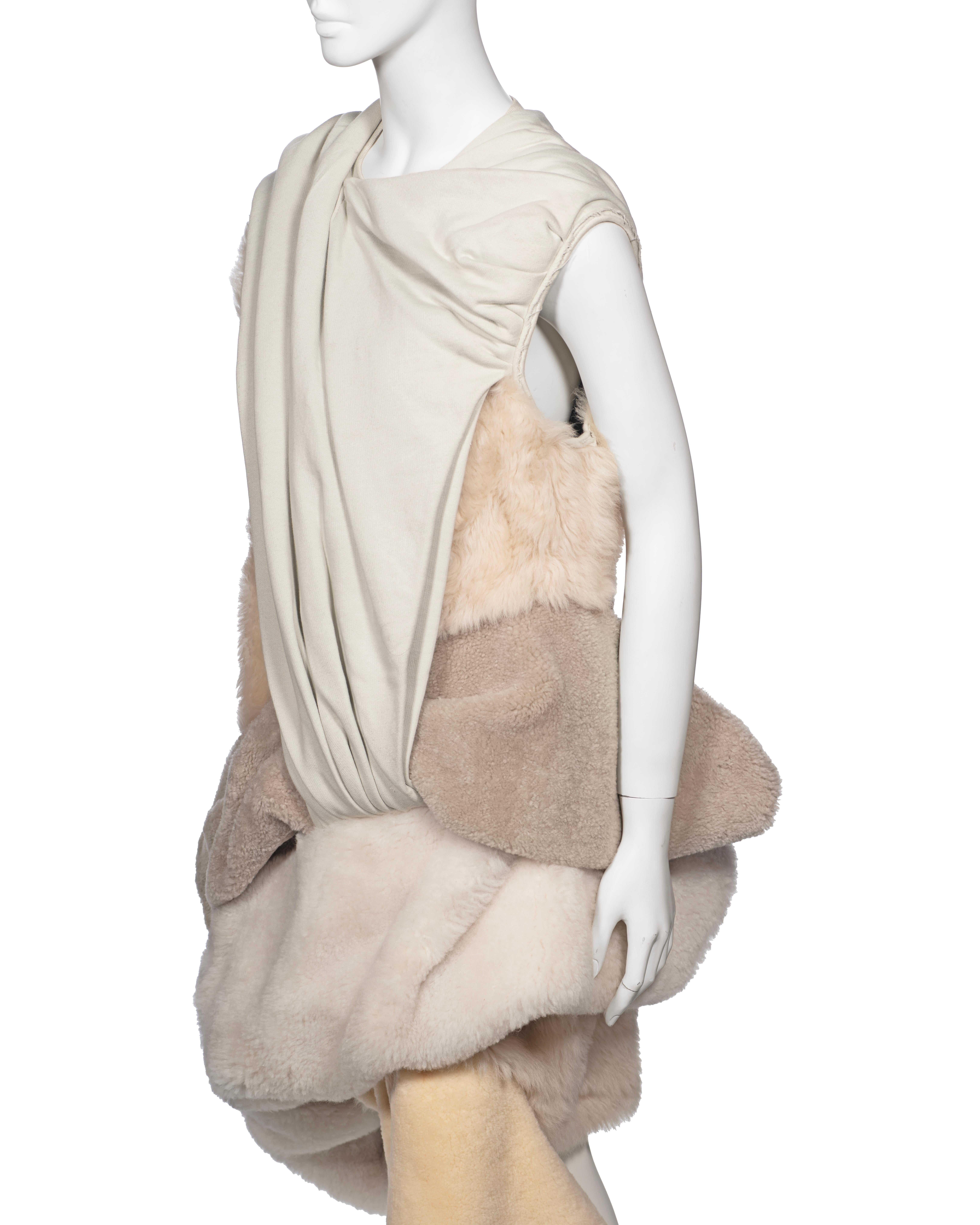 Rick Owens - Robe unisexe drapée « Mastodon » en peau de mouton, saison 2016 en vente 8
