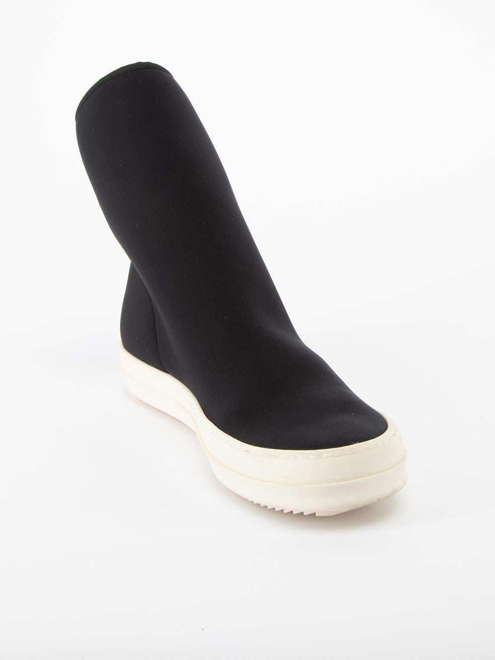 CONDITION is Very good. Minimal wear to boots is evident. Minimal wear and loose threads and wear to the midsole which is slightly discoloured on this used Rick Owens DRKSHDW designer resale item. 
 
 Details
  Black
 Neoprene
 Sock boots
 Round