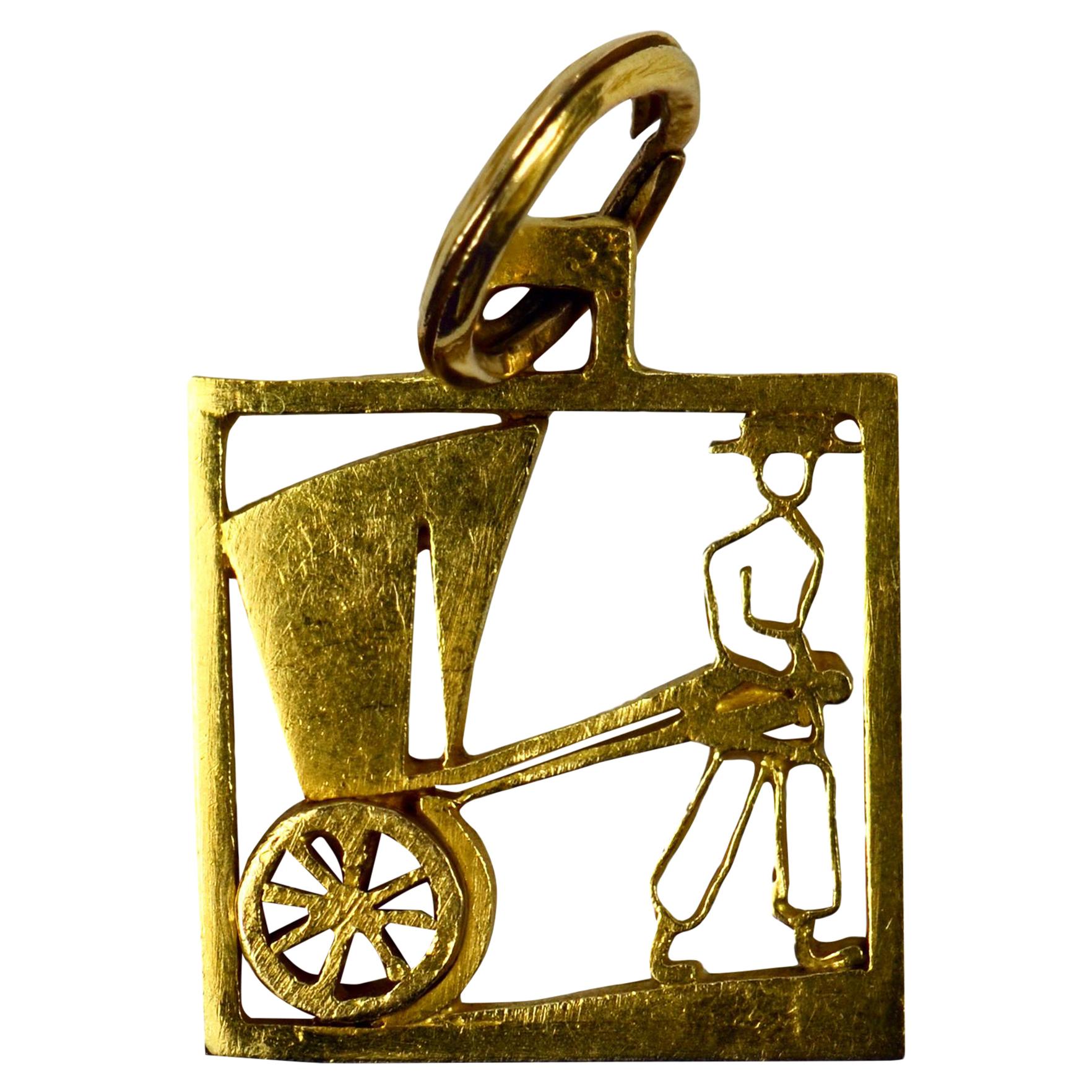 Rickshaw Pendentif à breloque carré en or jaune 18 carats