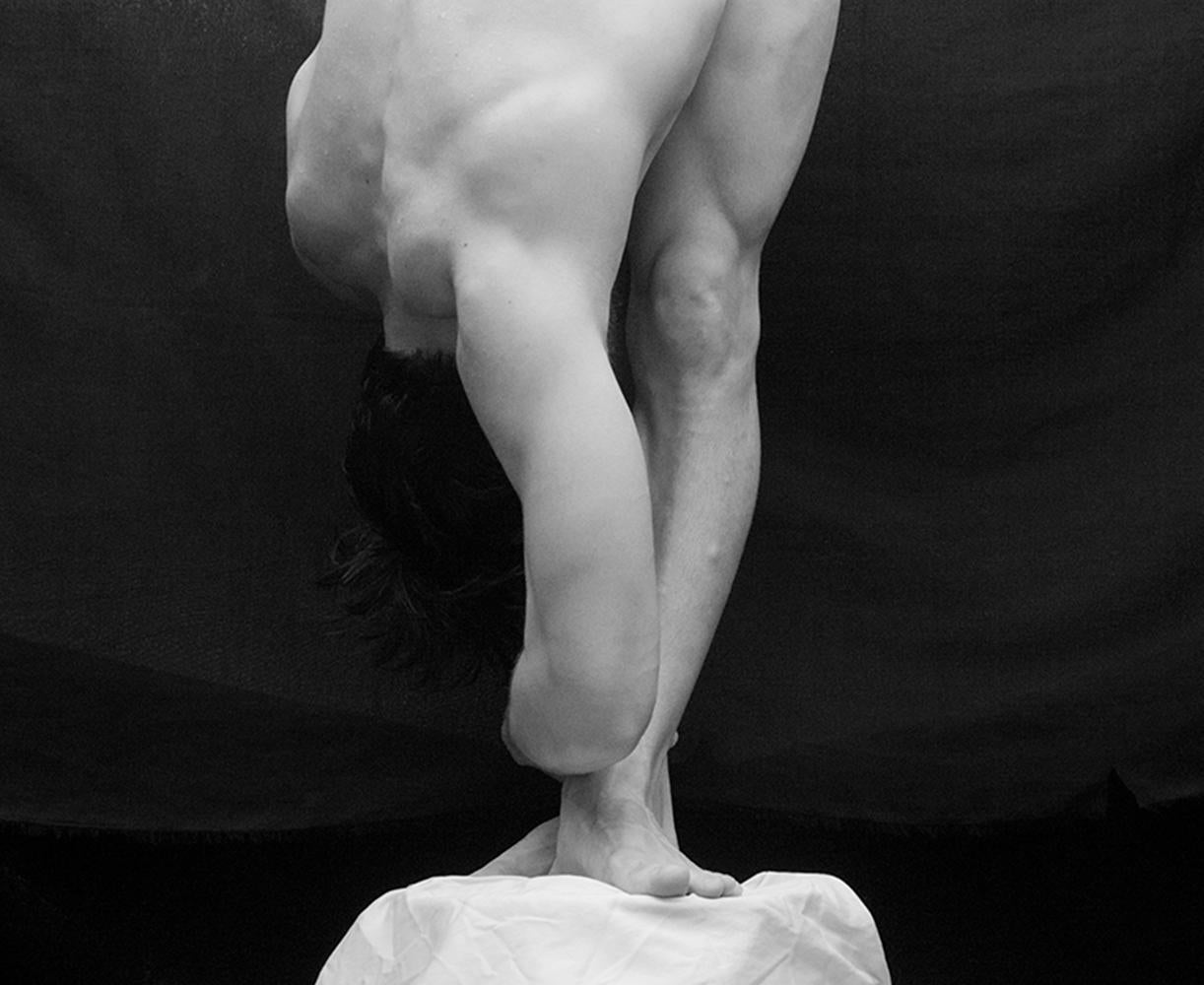 Acto Uno, From the series Acto Uno. Male Nude Limited Edition B&W Photograph - Black Nude Photograph by Ricky Cohete