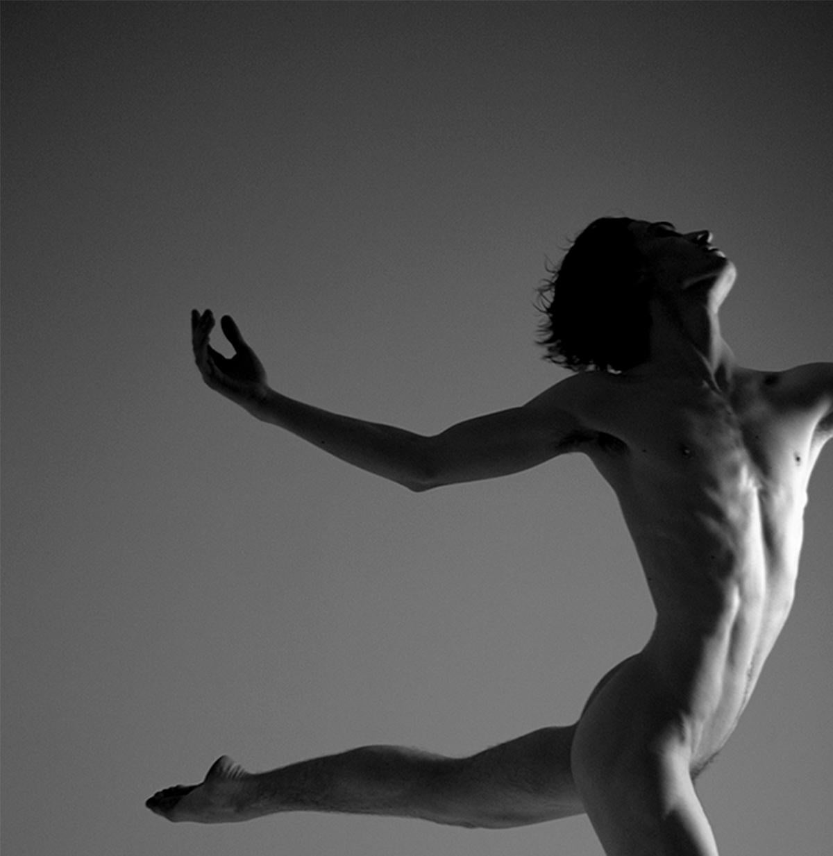 Apertura. The Bailarín, series. Male Nude dancer. Black & White photograph - Gray Nude Photograph by Ricky Cohete
