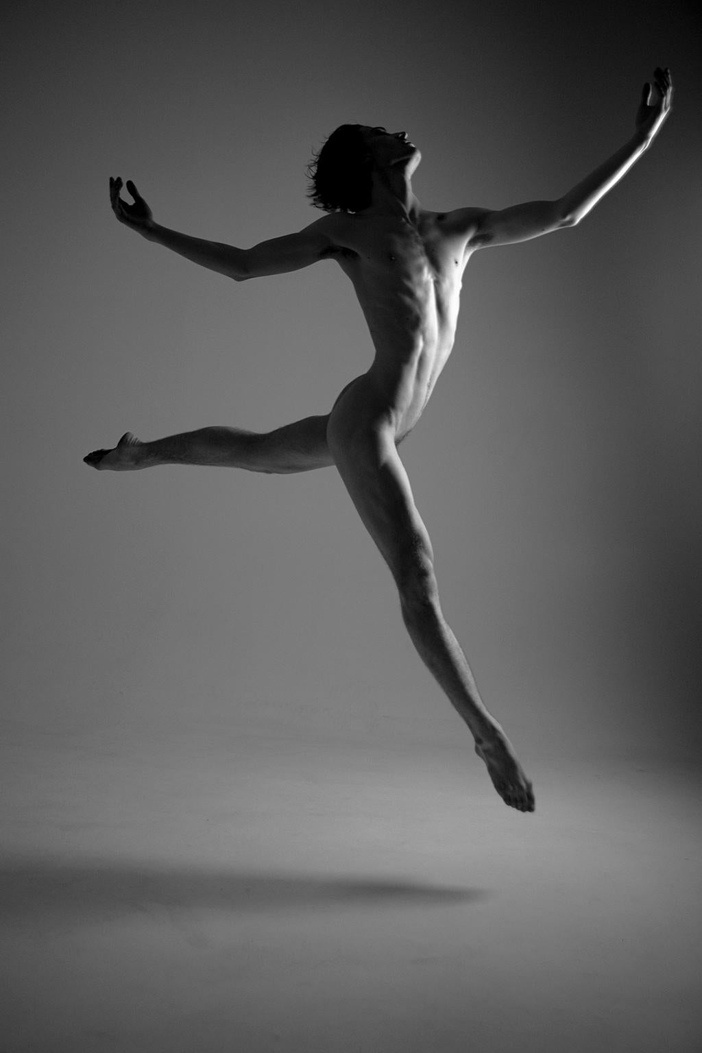 Apertura. The Bailarín, series. Male Nude dancer. Black & White photograph
