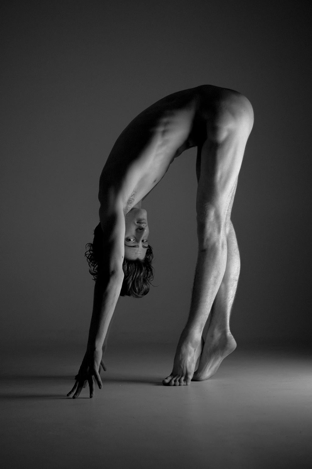 Ricky Cohete Black and White Photograph - Bailarin I. The Bailarín, series. Male Nude dancer. Black & White photograph