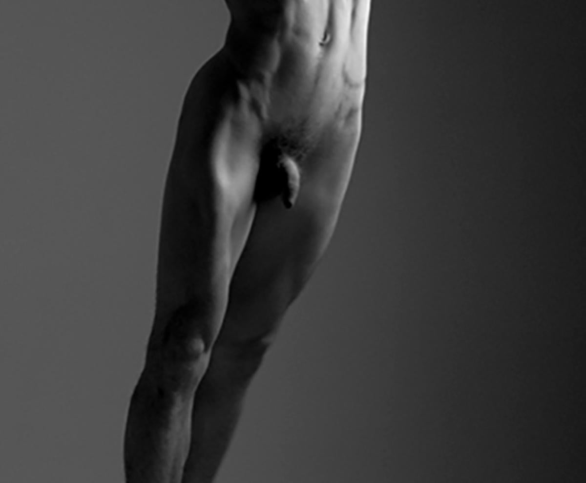 Bailarín II. The Bailarín, series. Male Nude dancer. Black & White photograph - Modern Photograph by Ricky Cohete