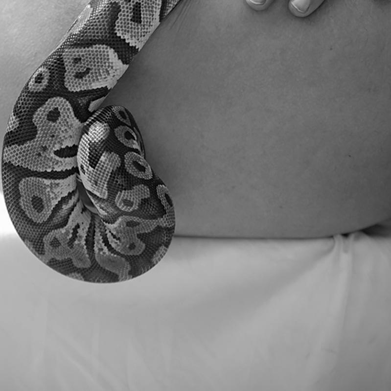 Diablo Dos. Aus der Nostalgischen Serie (Grau), Nude Photograph, von Ricky Cohete